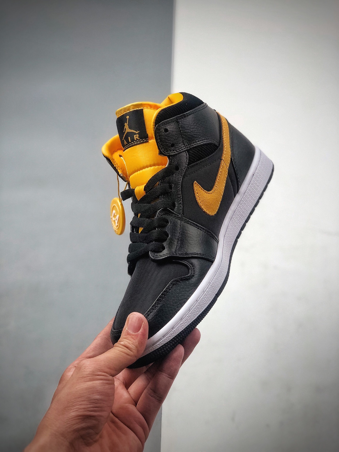 230 Air Jordan 1 Mid 灯芯绒 黑金 CI9352-001