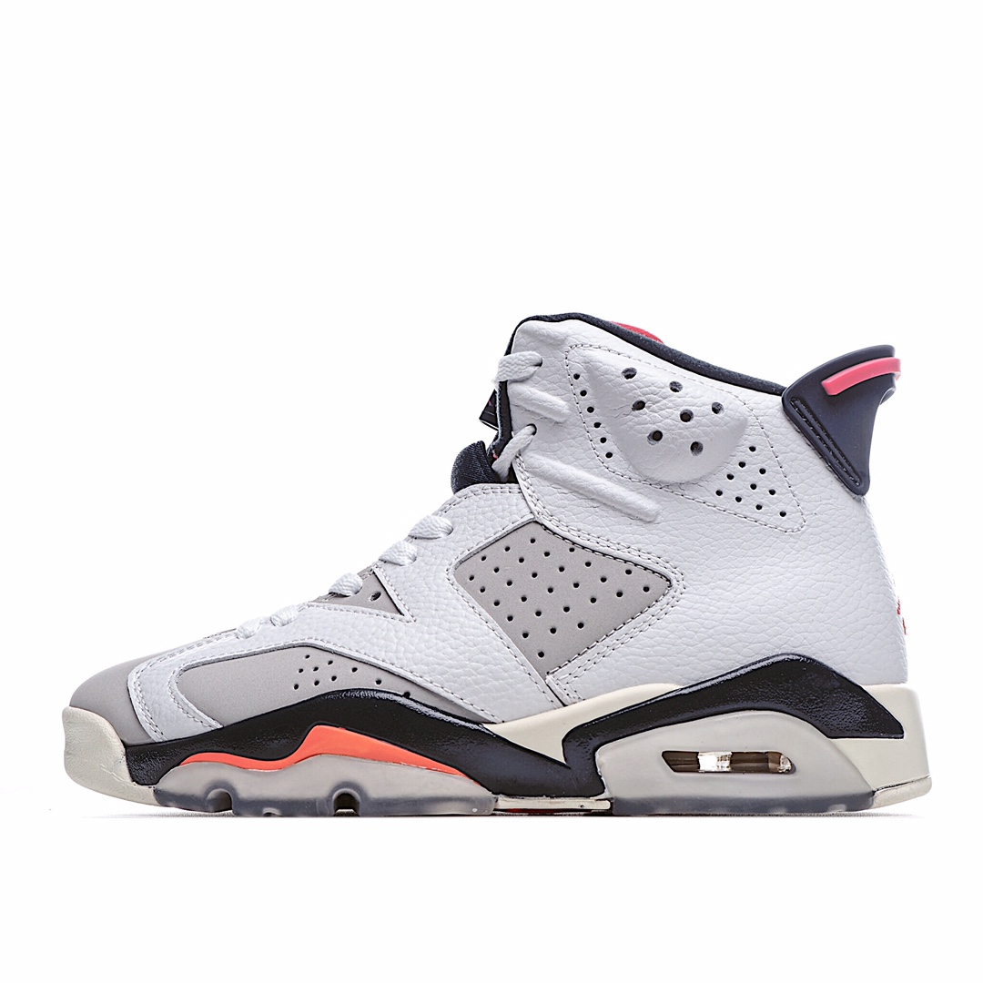 J0 公司级 Nike Air Jordan 6 Retro 手稿 甲壳式鞋身的设计，线条十分简洁明快，精巧的造型强化了鞋身的包裹性，鞋身下部则依旧延续了性能不俗的分离式Air Sole气垫与水晶半透明橡胶大底，鞋舌上创新性添加了的两个方洞，更利于调整位置与方便穿脱犹如跑车后扰流板的鞋跟拉环，以及脚踝外侧的醒目凸起，营造出前卫时尚的视觉冲击。