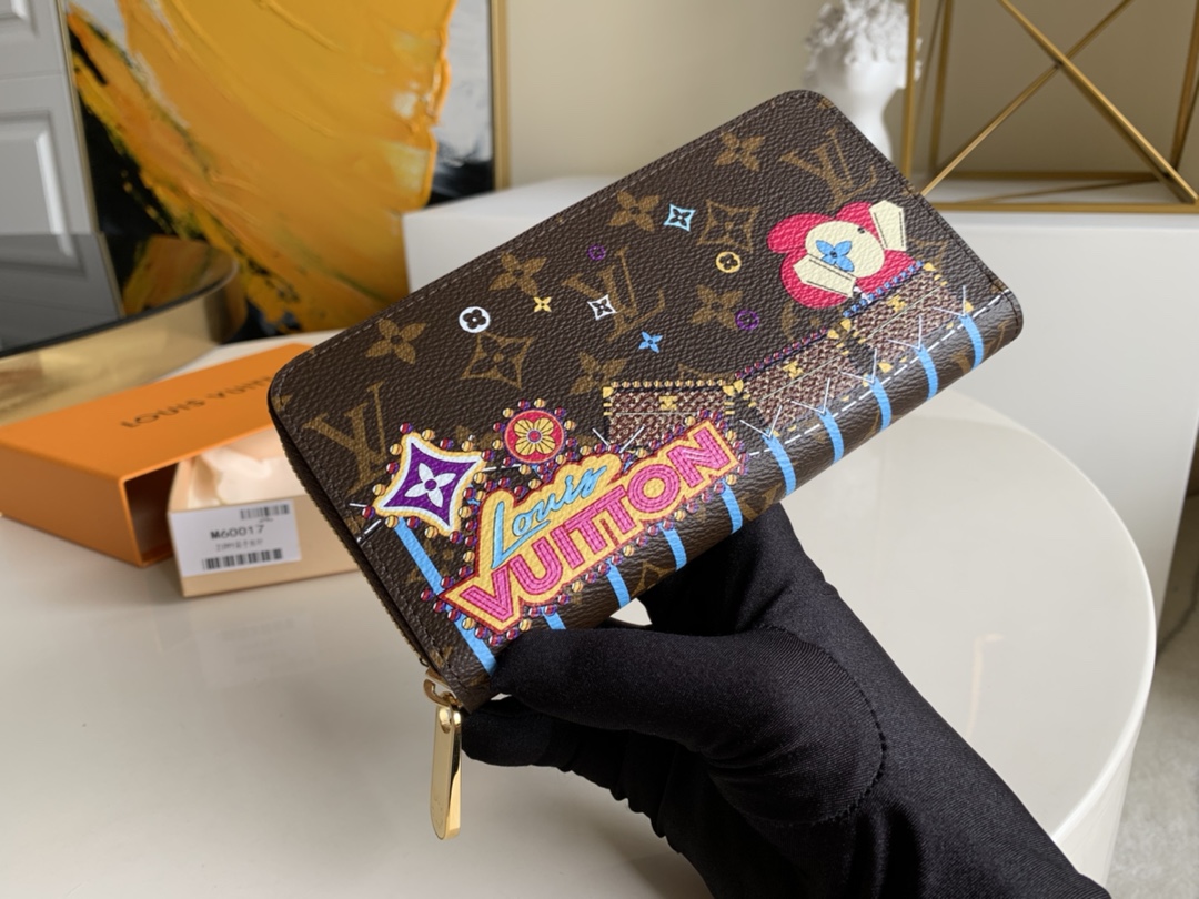 NO:396178,【Exclusive real photo M60017 box silk screen】ZIPPY zipper wallet. Zippy zipper wallet pays tribute to Louis Vuitton's tradition of traveling and making travel boxes. The wallet is decorated with travel box patches and Louis Vuitton logo. This wallet is compact inside and simple in design, making it ideal for daily use. 19.5 x 10.5 x 2.5 cm (Length x Height x Width) L.290, LV [Original leather], louis vuitton, louis vuitton19860909【独家实拍M60017 箱子丝印】ZIPPY 拉链钱夹.Zippy拉链钱夹致敬路易威登旅行和制作旅行箱的传统,钱夹饰有旅行箱子贴片和路易威登标识.这款钱夹内部紧凑,设计简洁,是日常使用的理想选择.19.5 x 10.5 x 2.5 cm (长 x 高 x 宽) L.290,LV【原厂皮】,louis vuitton,louis vuitton,Bag