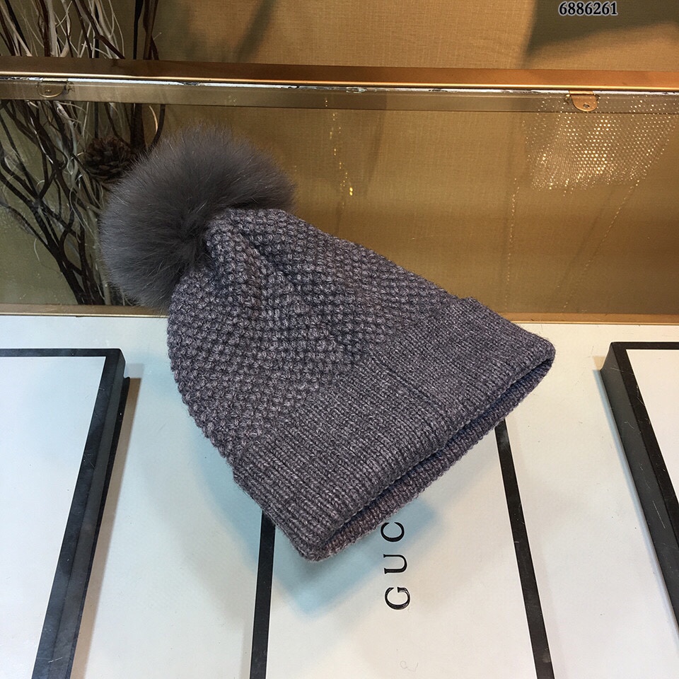 香奈儿chanel新款菠萝纹毛线帽,真毛毛球,质量超好,秋冬保暖加.