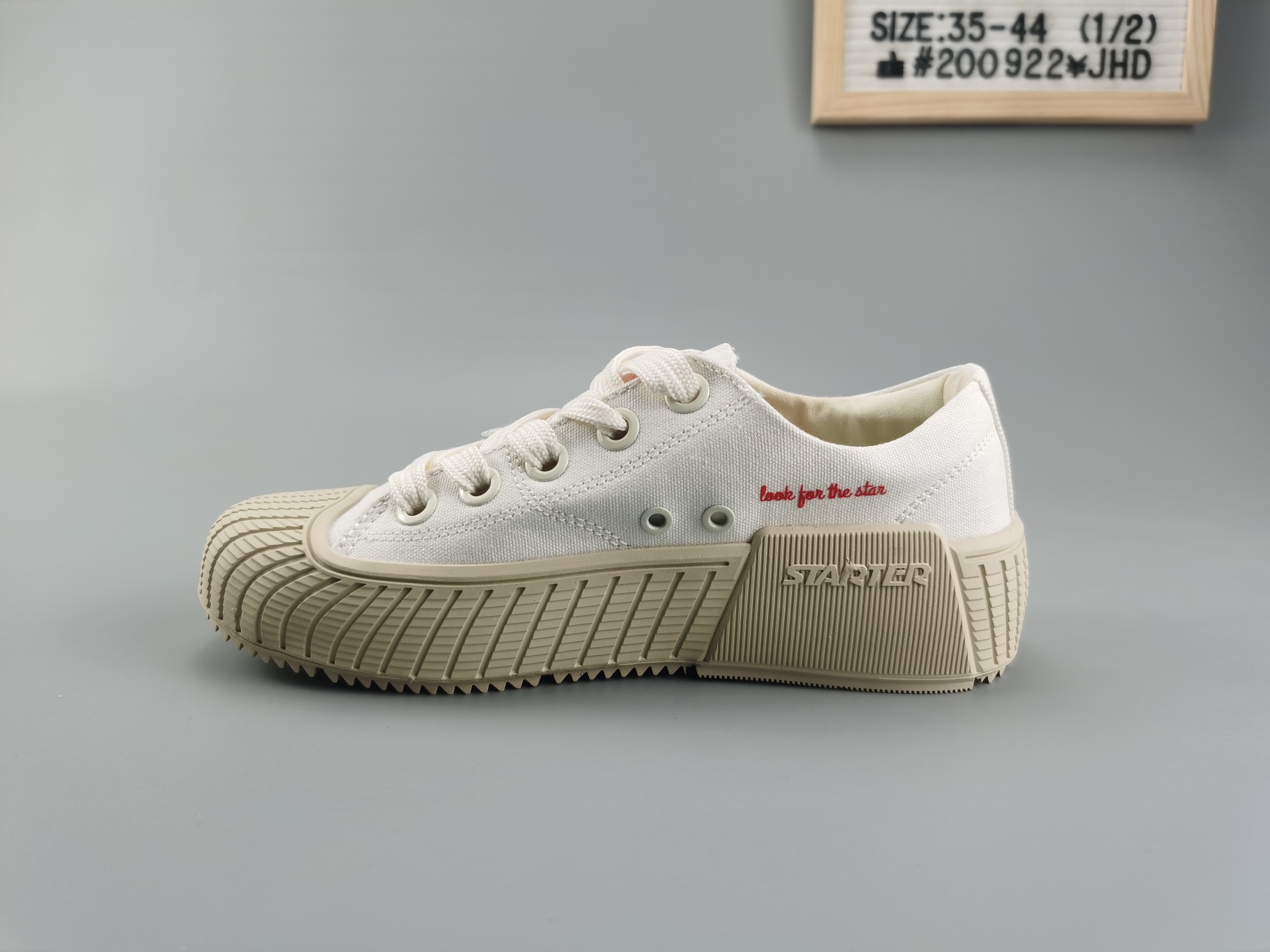 ♨️价格：140
♨️码数：👉 如图所示👈 
♨️编码：2009¥JHD
♨️简介：独家出货 公司级 真标STARTER星锐新款潮流低帮增高运动男女情侣款复古休闲鞋帆布鞋 35 36 36.5 37.5 38 38.5 39 40 40.5 41 42 42.5 43 44