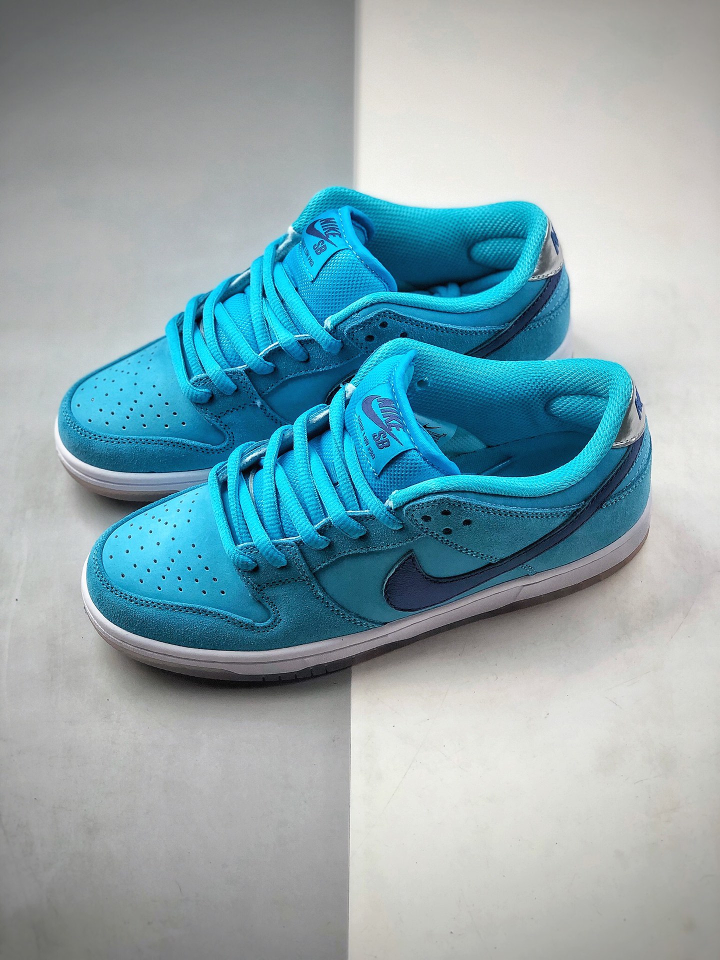 290 NIKE SB DUNK LOW PRO BIue Fury蓝以前”DUNK”只是一双普通的篮球鞋BQ6817-400