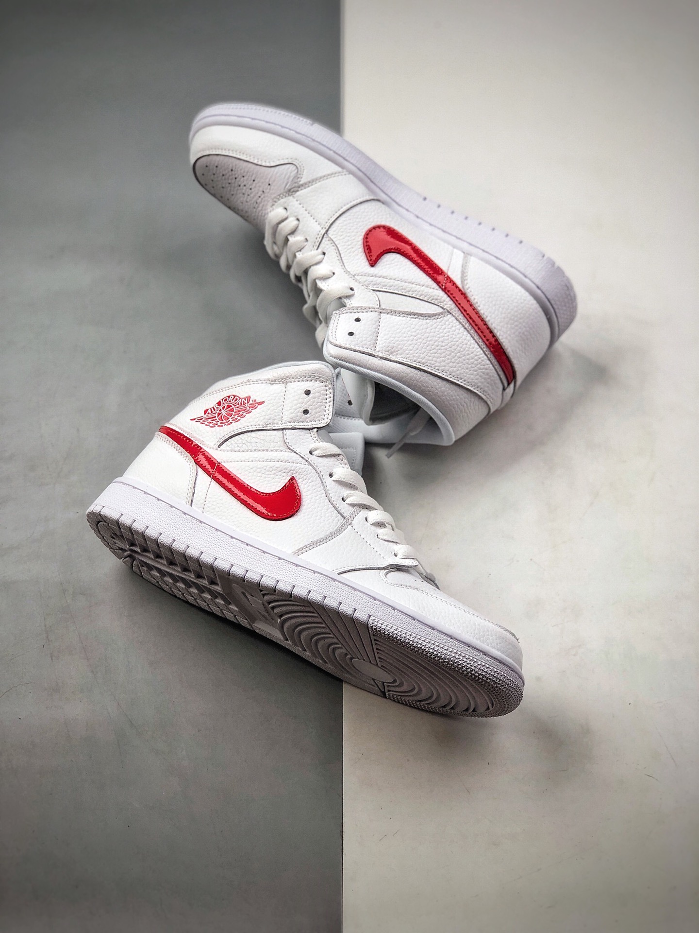 260  乔丹 中帮 AJ1 白红色 权志龙 Air Jordan 1 Mid SE V G-Dragon 权志龙 BQ6472-106