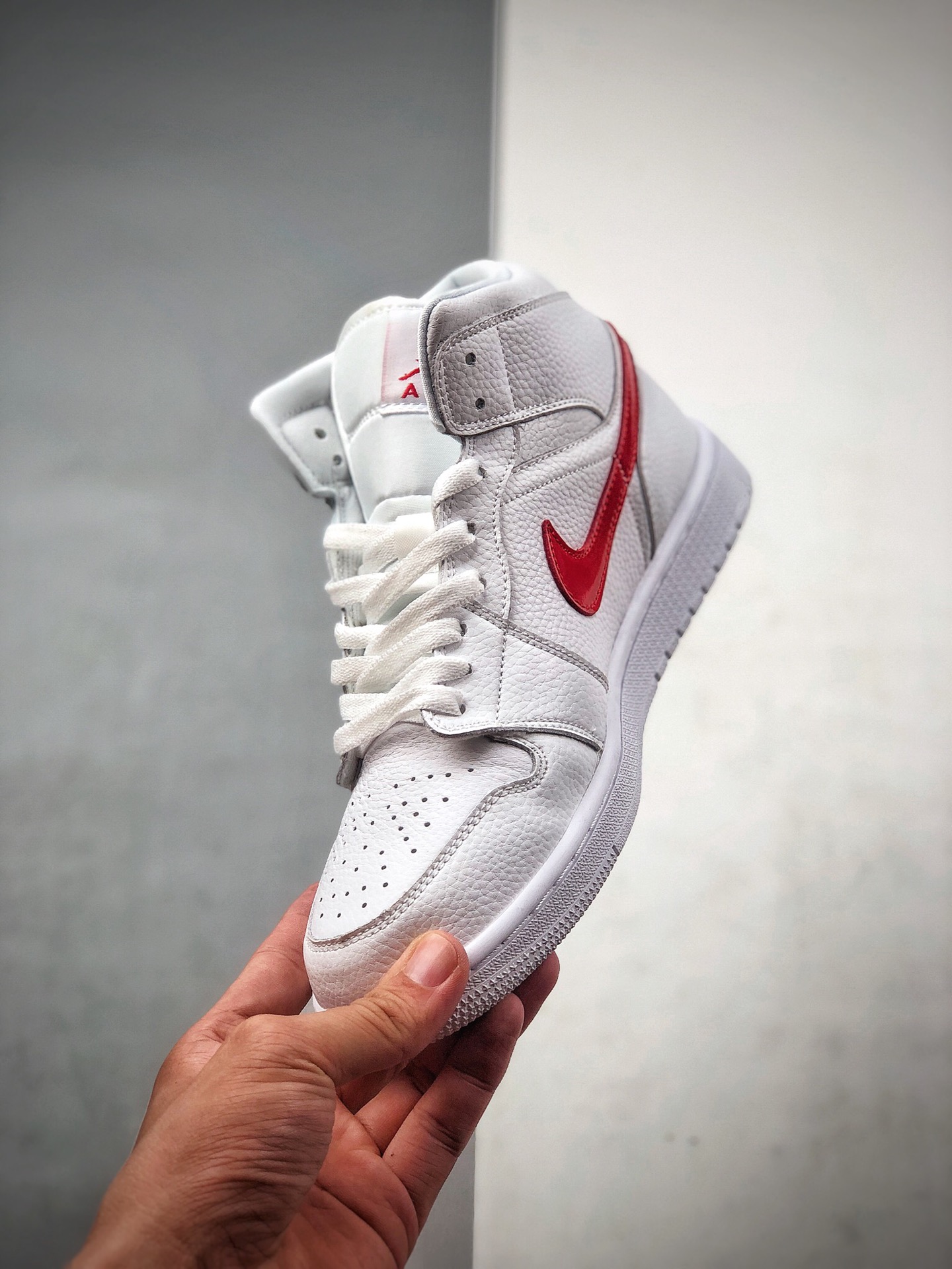 260  乔丹 中帮 AJ1 白红色 权志龙 Air Jordan 1 Mid SE V G-Dragon 权志龙 BQ6472-106
