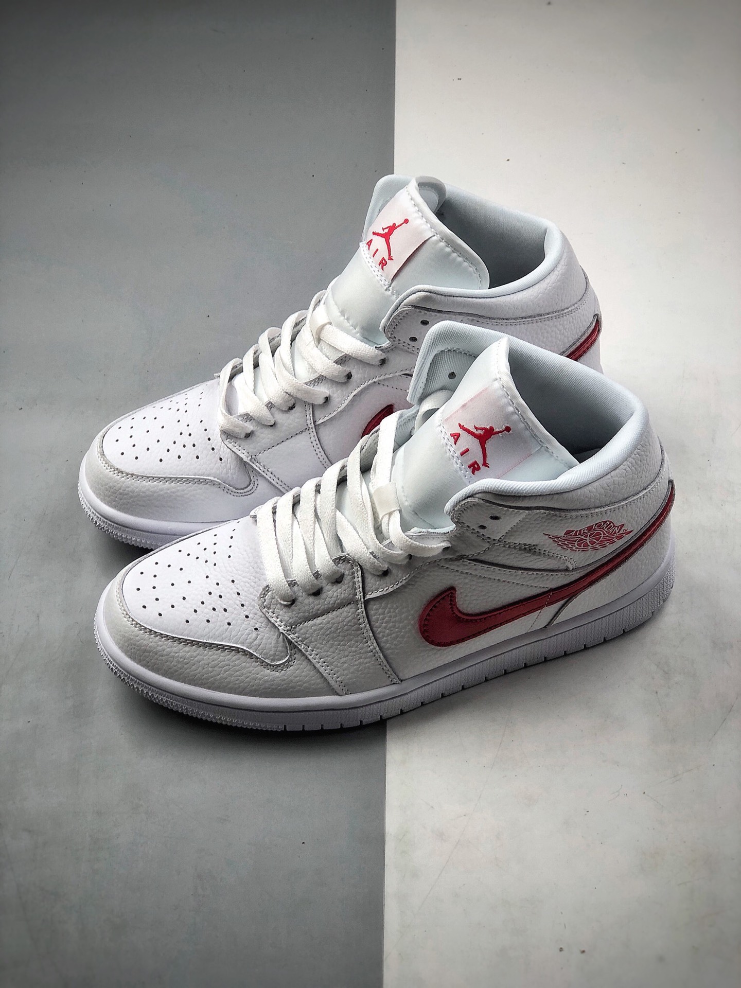 260  乔丹 中帮 AJ1 白红色 权志龙 Air Jordan 1 Mid SE V G-Dragon 权志龙 BQ6472-106