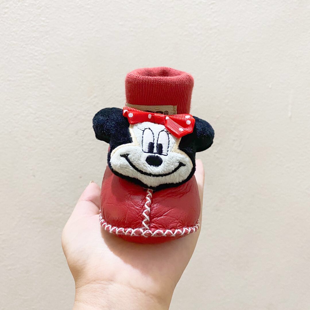 图片[2]-UGG卡通宝宝鞋 👶适合0-12个月宝宝👶 今天推荐一款敲口耐的宝宝学步鞋，软底学步鞋，羊皮毛一体材质，柔软保暖，松紧螺纹口防风，还省去掉鞋的烦恼，UGG礼盒装，送人非常有面子，自留也是有档次，关键超级萌，好看可爱➕加上无敌的舒适感，没有理由不入[得意]-选品中心