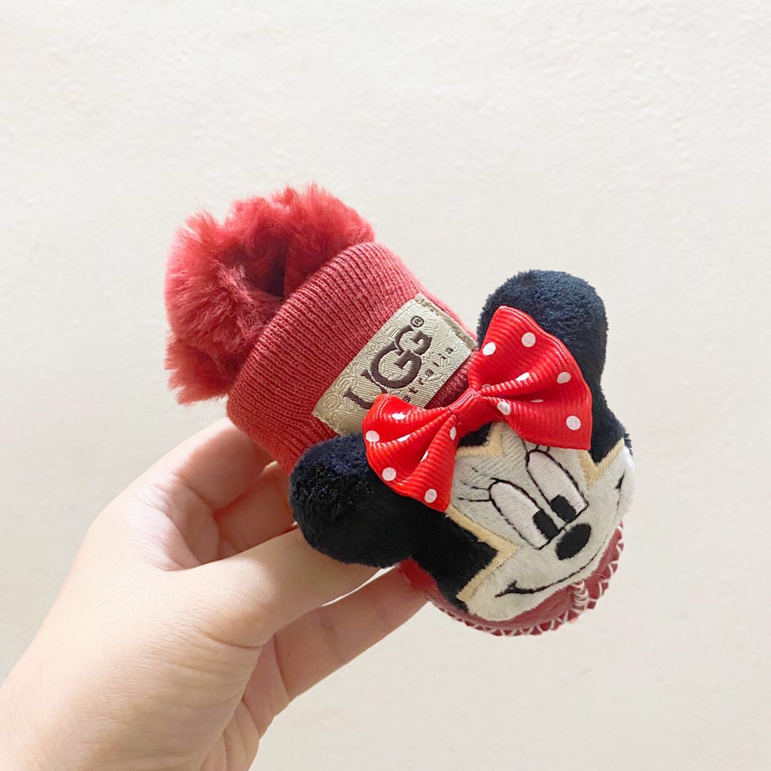 图片[4]-UGG卡通宝宝鞋 👶适合0-12个月宝宝👶 今天推荐一款敲口耐的宝宝学步鞋，软底学步鞋，羊皮毛一体材质，柔软保暖，松紧螺纹口防风，还省去掉鞋的烦恼，UGG礼盒装，送人非常有面子，自留也是有档次，关键超级萌，好看可爱➕加上无敌的舒适感，没有理由不入[得意]-选品中心