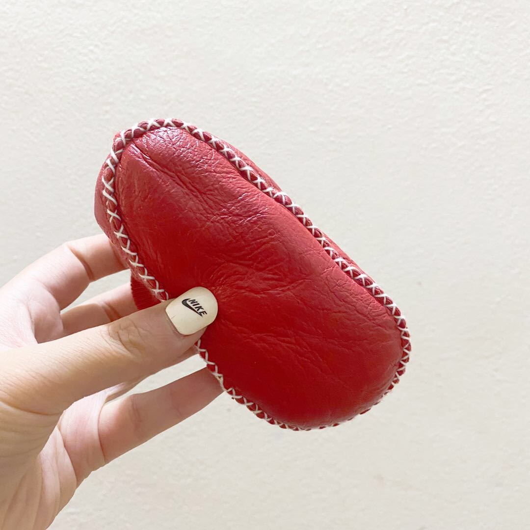 图片[5]-UGG卡通宝宝鞋 👶适合0-12个月宝宝👶 今天推荐一款敲口耐的宝宝学步鞋，软底学步鞋，羊皮毛一体材质，柔软保暖，松紧螺纹口防风，还省去掉鞋的烦恼，UGG礼盒装，送人非常有面子，自留也是有档次，关键超级萌，好看可爱➕加上无敌的舒适感，没有理由不入[得意]-选品中心