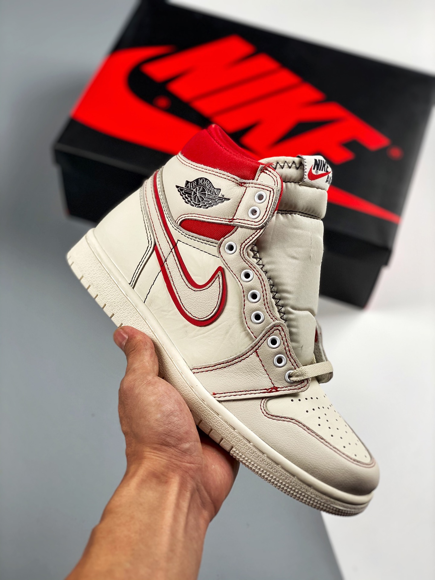 Air Jordan 1 Retro "Phantom" 白红兔八哥 货号：555088-160 原楦原档案数据开发#鞋面采用头层皮拼接材质，何处细节都还不错，性价比封顶 Size：36 36.5 37.5 38 38.5 39 40 4…