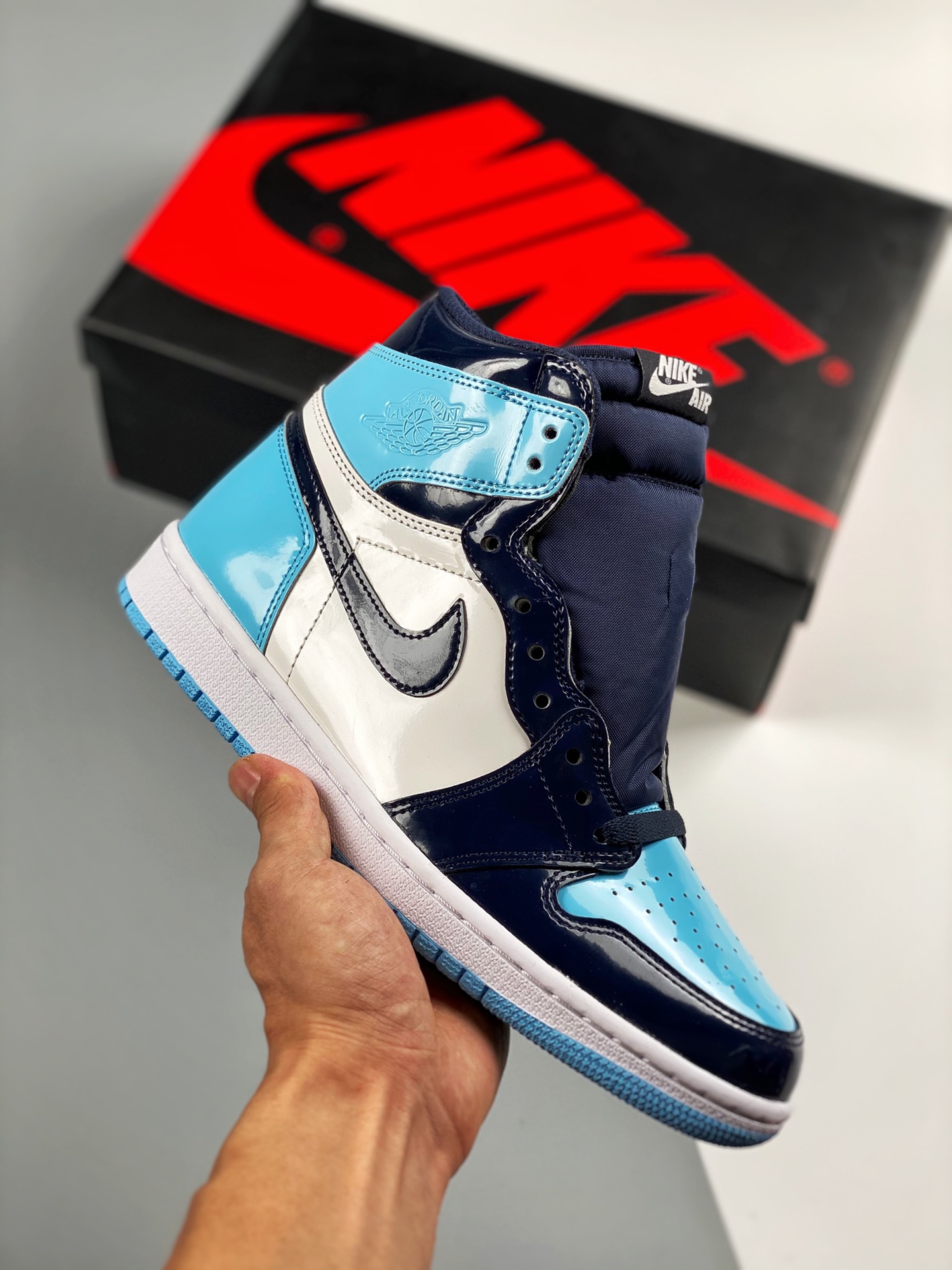 Air Jordan 1 Retro "Blue Chill" 全明星 / 漆皮北卡蓝 货号：CD0461-401 全新开发 原鞋比对匹配率98% 原楦原档案数据开发#鞋面采用头层皮拼接材质，何处细节都还不错，性价比封顶 Size：36 …