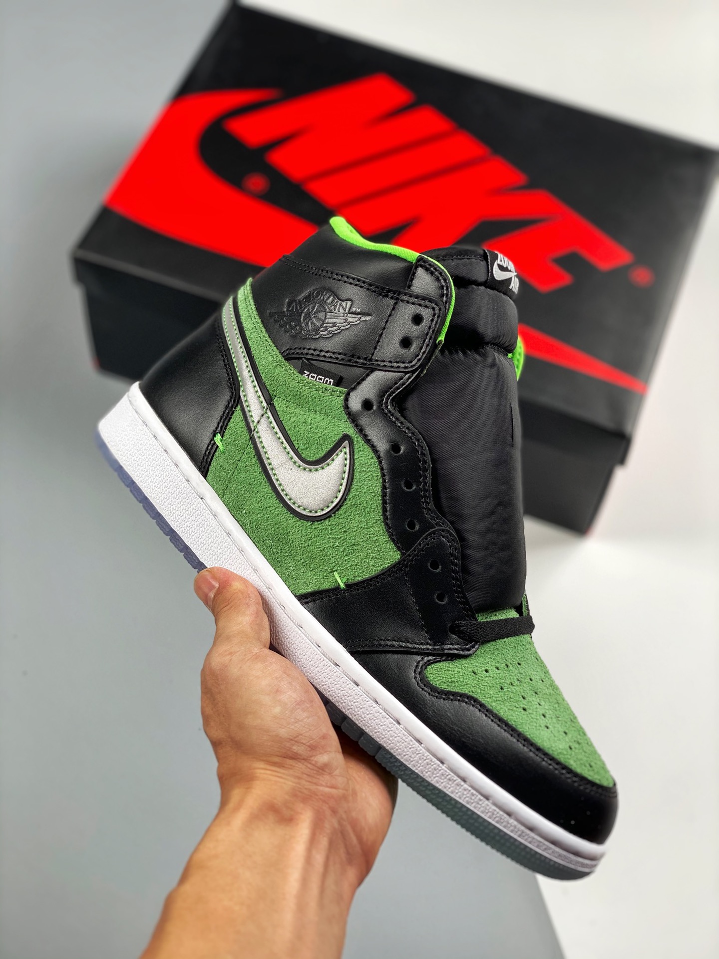 Air Jordan 1 High "Zen Green" 黑绿 货号：CK6637 002 全新开发 原鞋比对匹配率98% 原楦原档案数据开发#鞋面采用头层皮拼接材质，何处细节都还不错，性价比封顶 Size：36 36.5 37.5 3…