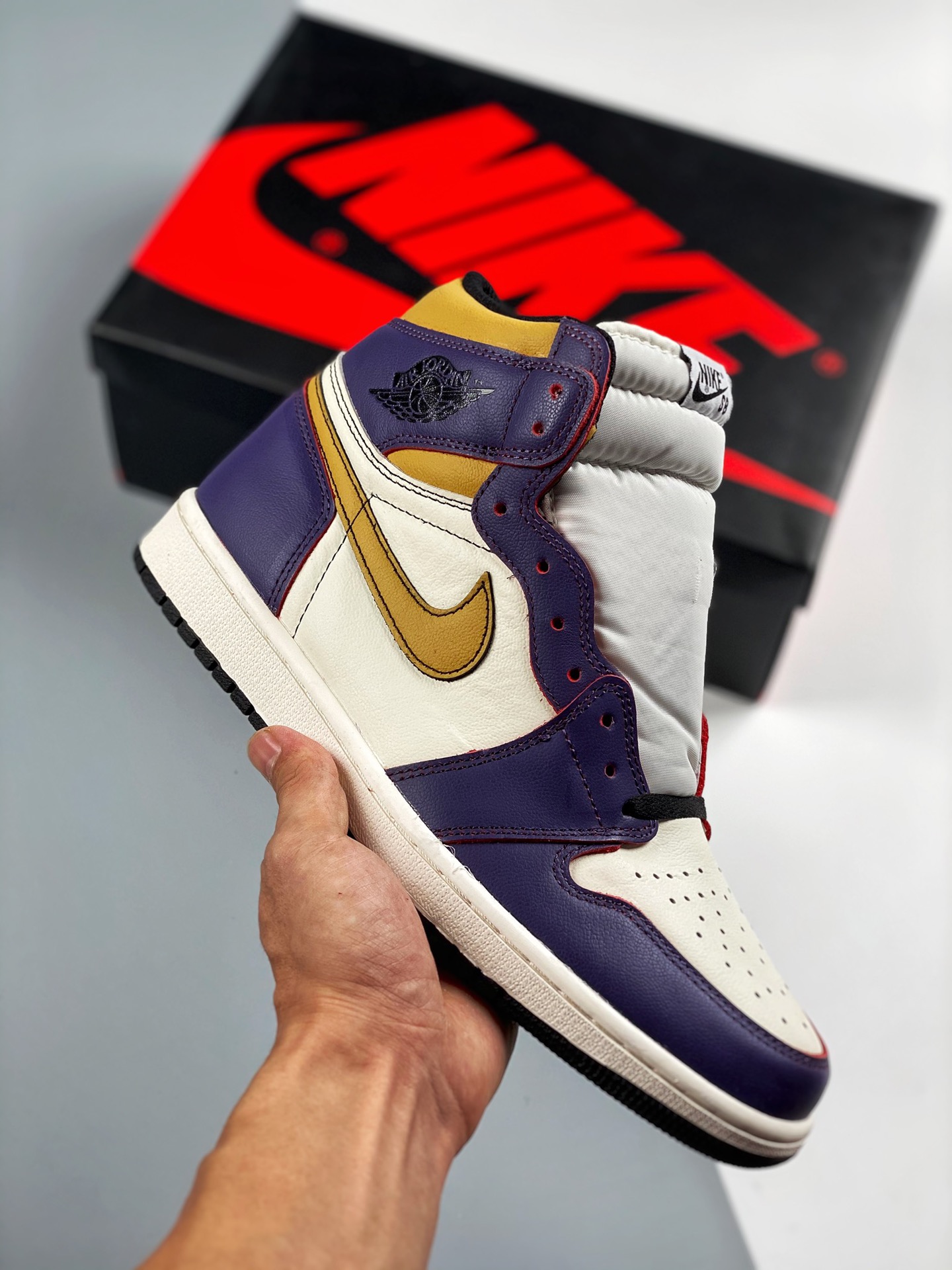 Air Jordan 1 Retro “Court Purple” 湖人「刮刮乐」性价比首选‼️ 全新开发 原鞋比对匹配率98% 原楦原档案数据开发#鞋面采用头层皮拼接材质，何处细节都还不错，性价比封顶 Size：36 36.5 37.5…
