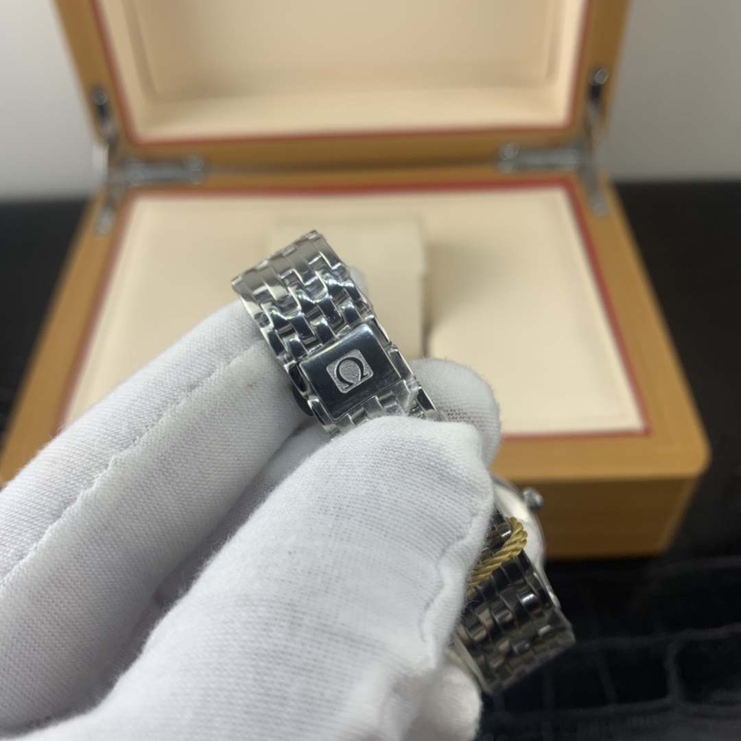 Omega 皇家 欧米茄蝶飞轨道纹路女表