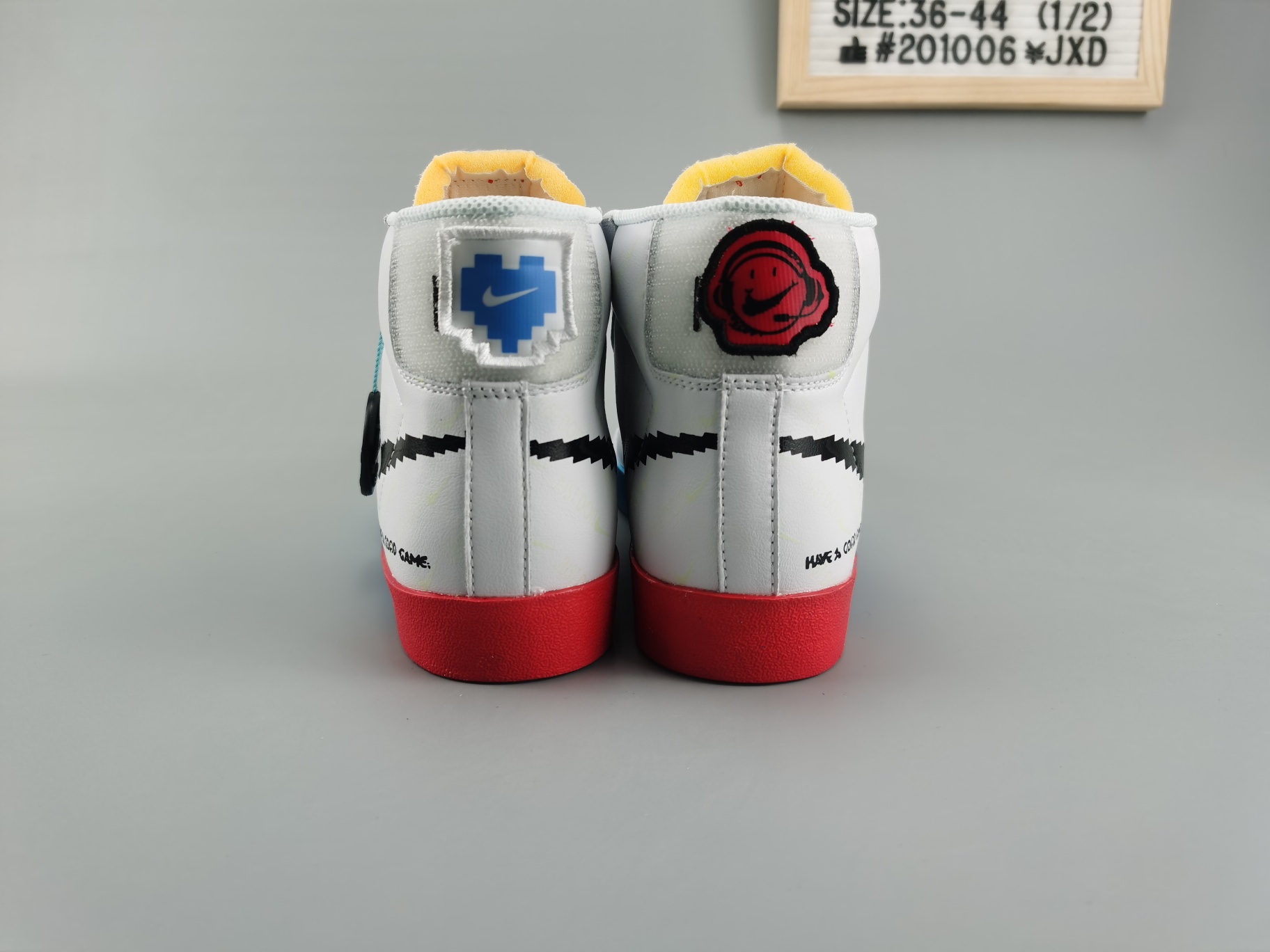 ♨️价格：170
♨️码数：👉 如图所示👈 
♨️编码：201006¥JⅩD
♨️简介：公司级  开拓者  新款高帮  1比1原材料制作 耐克/NIKE BLAZER LOW The New Way为概念的 Nike Blazer！紫光灯夜光创意，夜场最亮的星！大底采用彩虹色 鞋面大面积高频 暗藏紫光灯logo！随着潮流的发展变迁,如今 Nike Blazer更多被当作是潮流休闲鞋款,以其简约复古的造型、舒适的脚感和百搭而受到大家关注
尺码：36 36.5 37.5 38 38.5 39 40 40.5 41 42 42.5 43 44 45