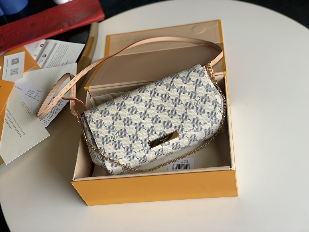 NO:396208,[Exclusive real shot N41275 highly recommended] Feedback season 399, 1 year, with a full set of super high-quality packaging Monogram Favorite, medium size 28cm, so classic does have its advantages. It seems not so average, but it is actually very stylish and easy to match. However, women are not so neutral. Any girl of a body can control it just right and neutralize it. Perhaps it is precisely because of this, it is easy to concave shapes, casual and generous, and effortless to be fashionable. The classic pillars, steel hardware and copper chains, imported yellow leather cold pressing technology, high-density lining, not only pursue perfect details, but also reflects the ingenuity of craftsmanship..., LV [original leather], louis vuitton19860909【独家实拍N41275极力推荐】回馈季399 年限1年 配全套超精品包装Monogram Favorite 中号28cm 那么经典确实有它的优势.看似不那么中规中矩,其实非常有型又好搭配.不过分女性也不那么中性,任何一个体型的女孩子驾驭它都可以恰到好处地中和矫揉气息.也许正是因为这样, 所以它很容易凹造型,随意大方,时髦起来也毫不费力,经典中的台柱子 钢五金铜链,进口黄皮冷压技术,高密度里布,追求的不光是完美细节,更体现出匠心包魂…,LV【原厂皮】,louis vuitton,Bag