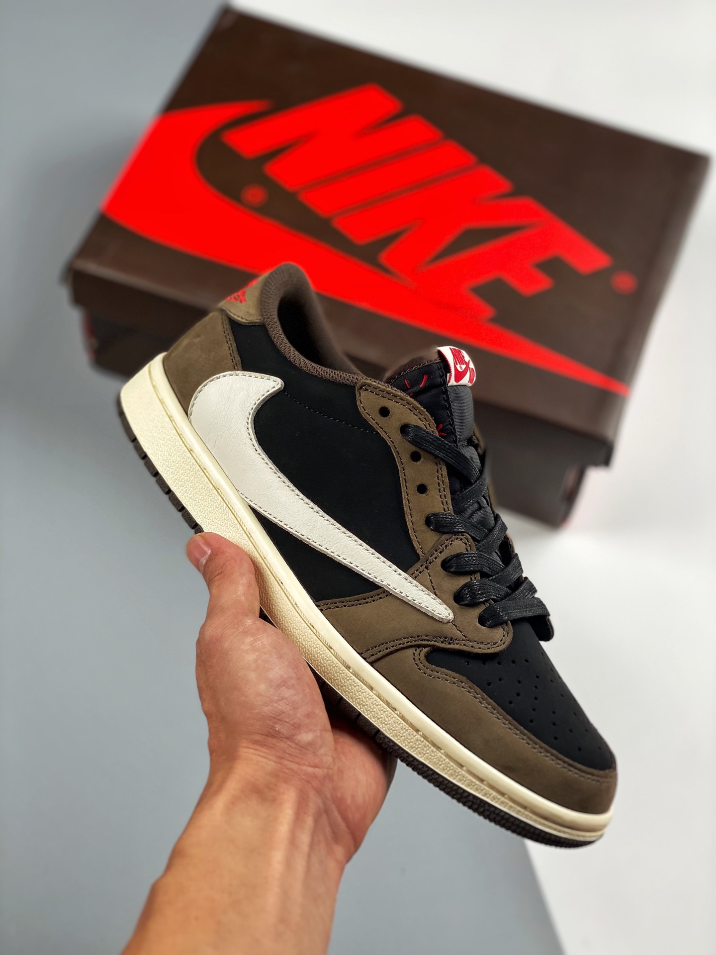 Travis Scott x Air Jordan 1 Low AJ1倒勾低帮 性价比首选‼️ Prime Asia原厂厂皮料采购 绒感无敌 原档高精度后跟鬼脸logo电绣效果 中底 背胶 皮料 清洁度 各方面细节秒杀， 原装配件 极限还…