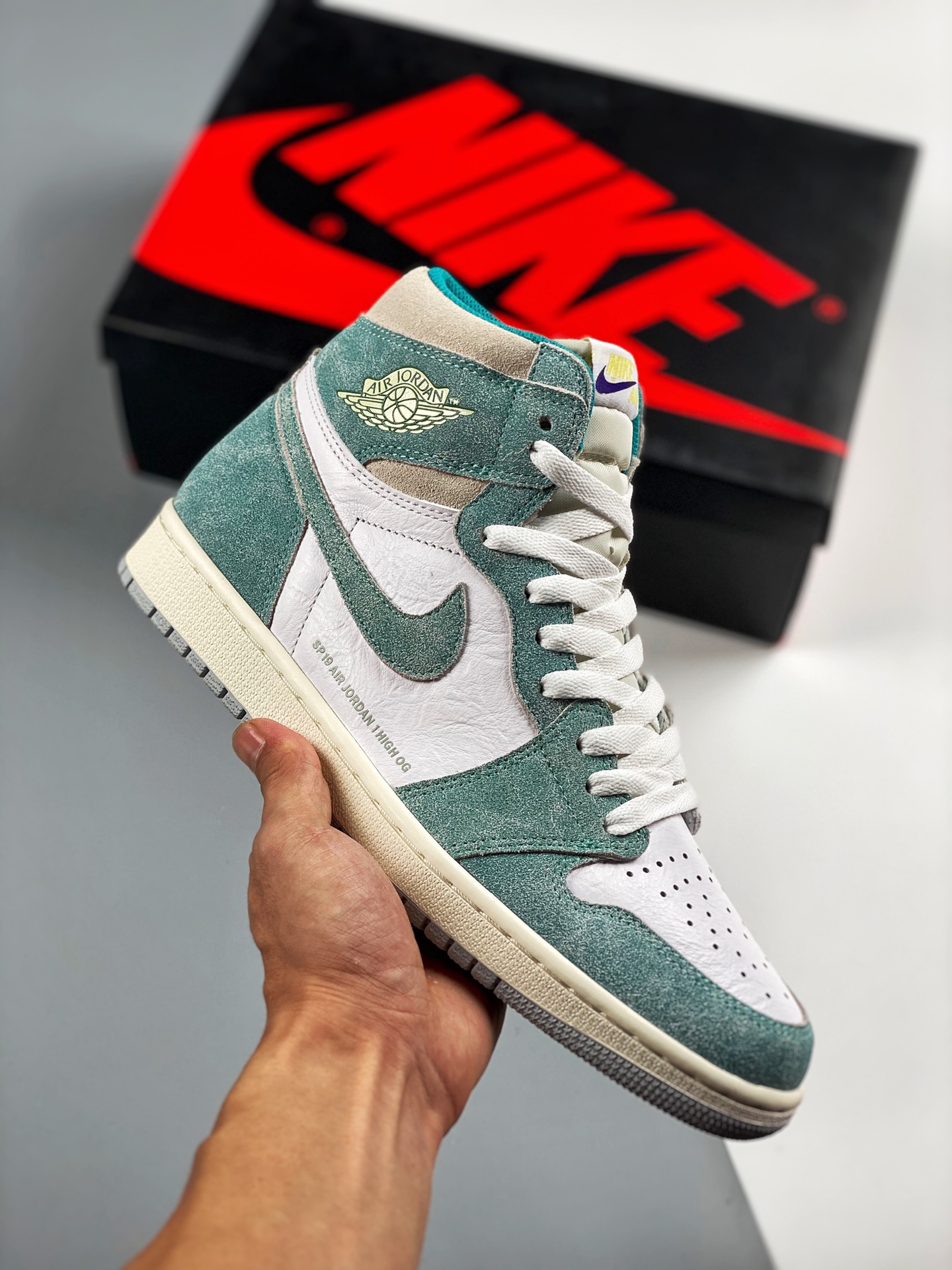 Air Jordan 1 "Turbo Green" 蒂芙尼 货号：555088 311 原楦原档案数据开发#鞋面采用头层皮拼接材质，何处细节都还不错，性价比封顶 Size：36 36.5 37.5 38 38.5 39 40 40.5 …