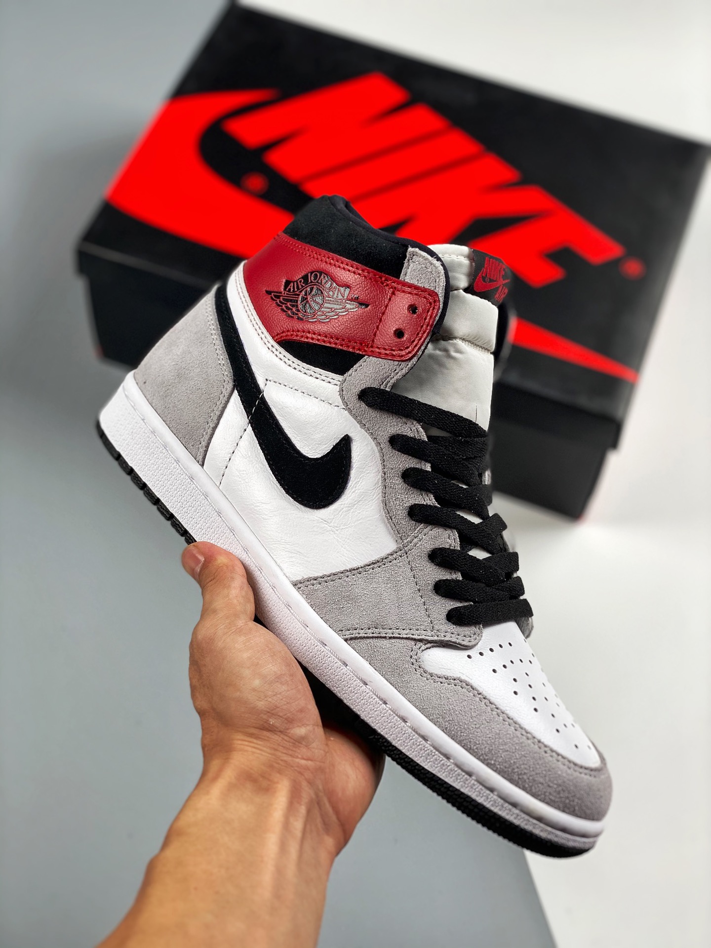 Air Jordan 1 High OG Smoke Grey 烟灰 "小Union"货号：555088 126 原楦原档案数据开发#鞋面采用头层皮拼接材质，何处细节都还不错，性价比封顶 Size：36 36.5 37.5 38 38.5…