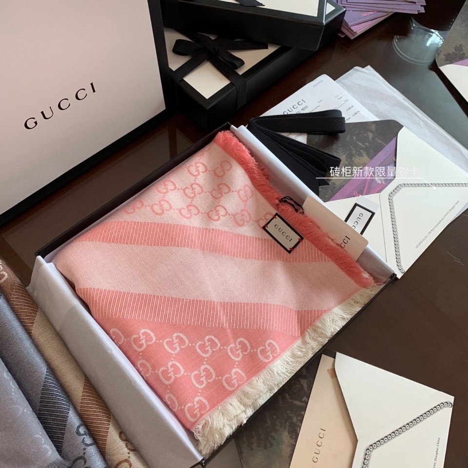 GUCCI古驰字母图案100%丝毛材质围巾