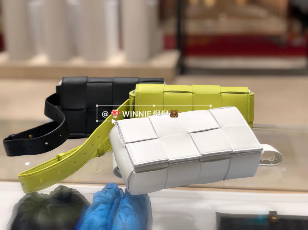 Bottega Veneta葆蝶家  The Belt Cassttte腰包 639367白色