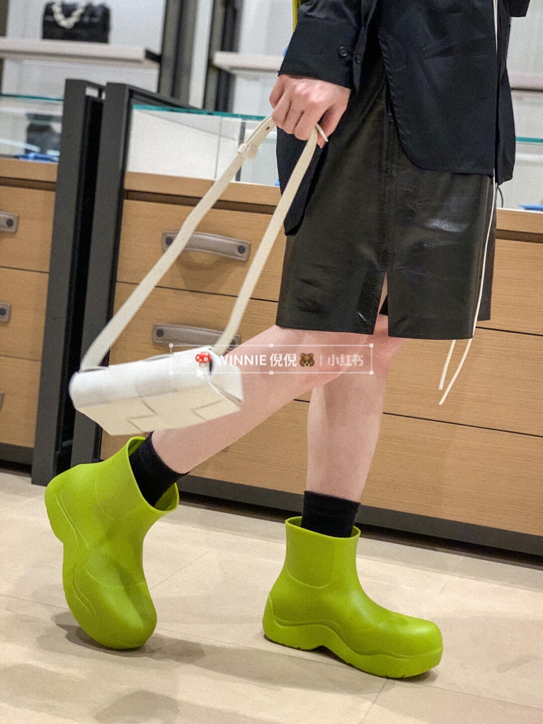 Bottega Veneta葆蝶家  The Belt Cassttte腰包 639367白色