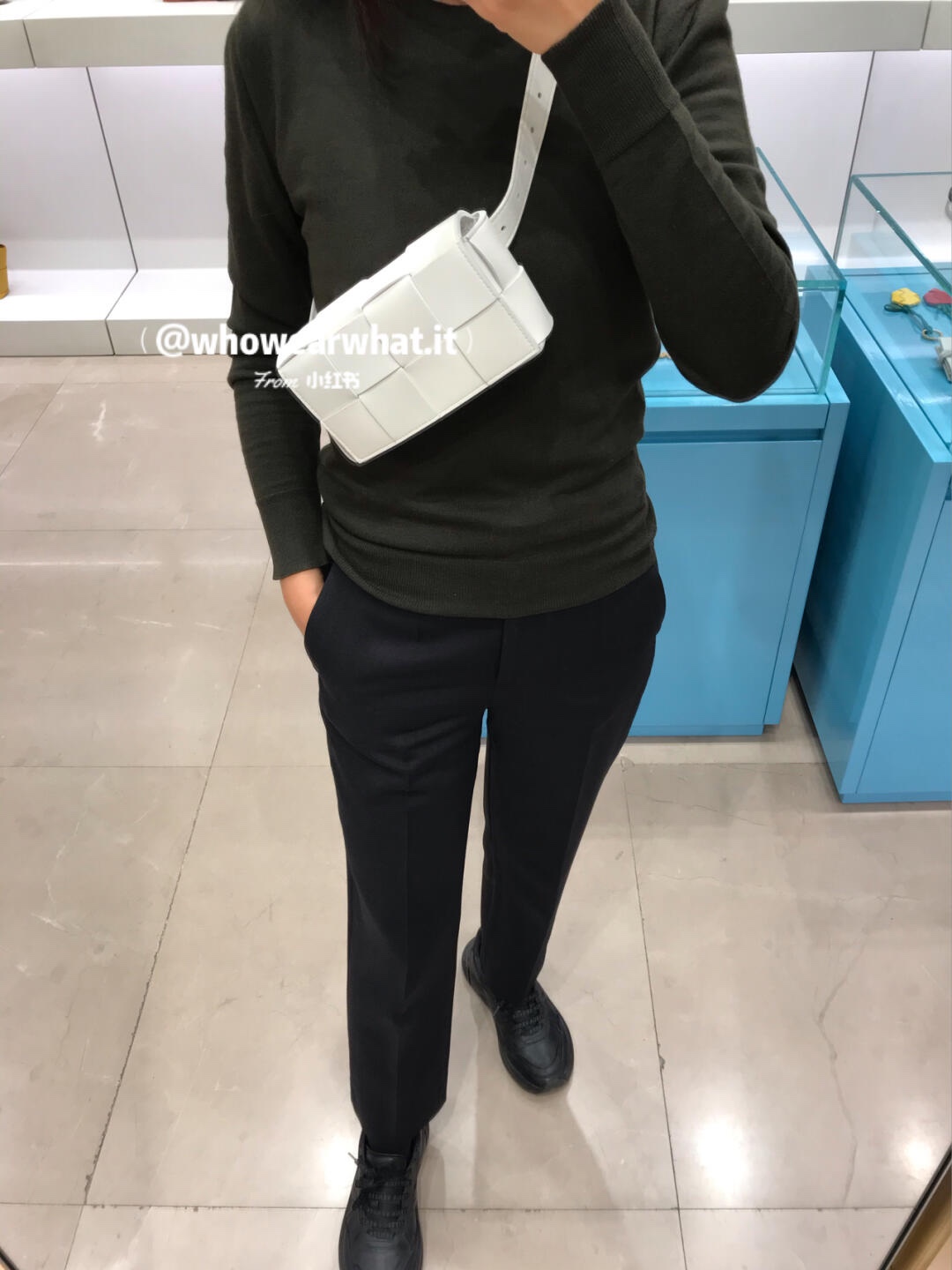 Bottega Veneta葆蝶家  The Belt Cassttte腰包 639367白色