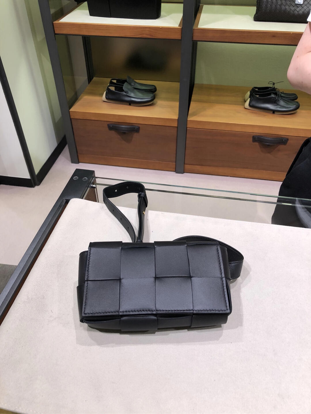 Bottega Veneta葆蝶家  The Belt Cassttte腰包 639367黑色