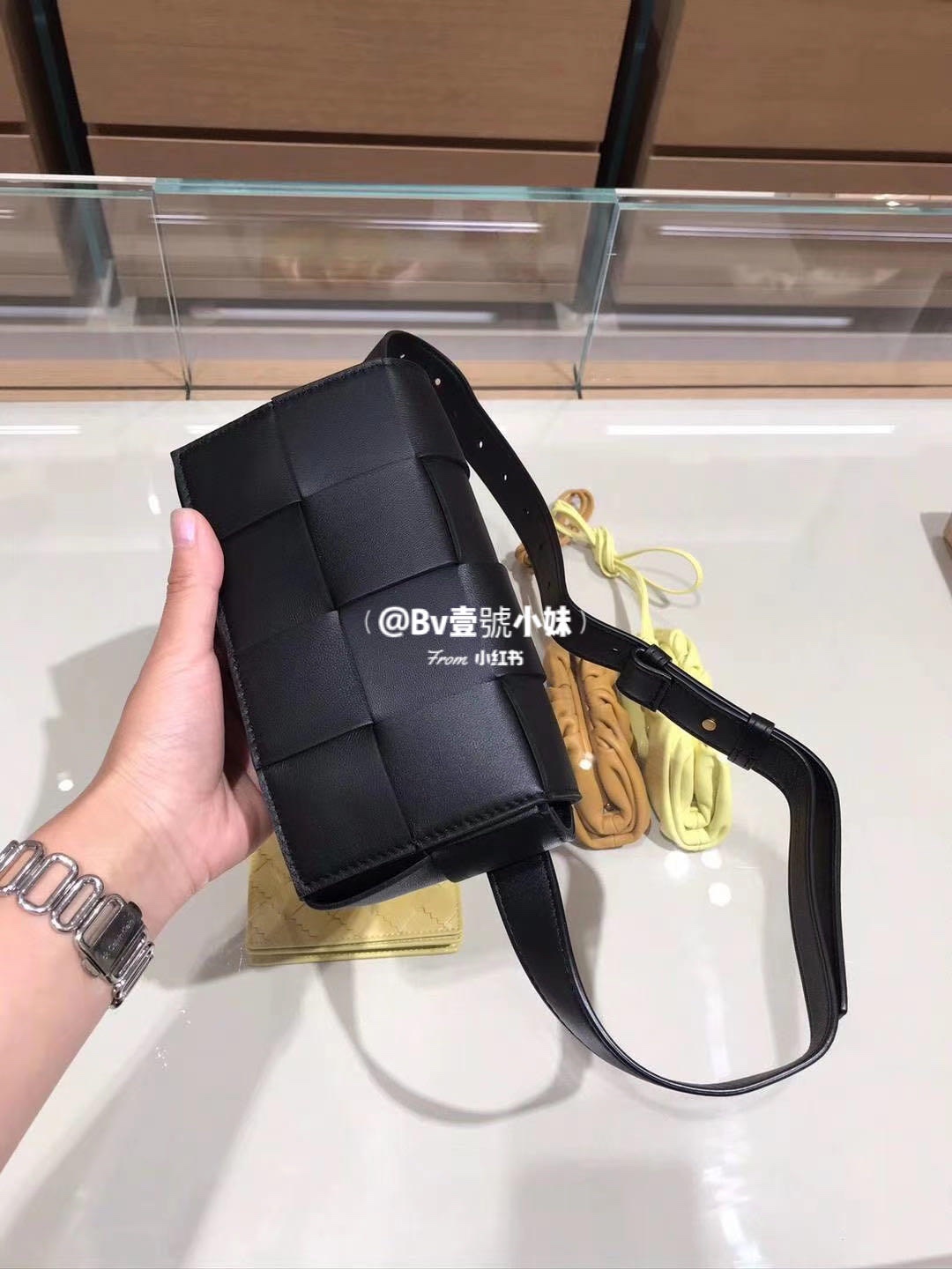 Bottega Veneta葆蝶家  The Belt Cassttte腰包 639367黑色