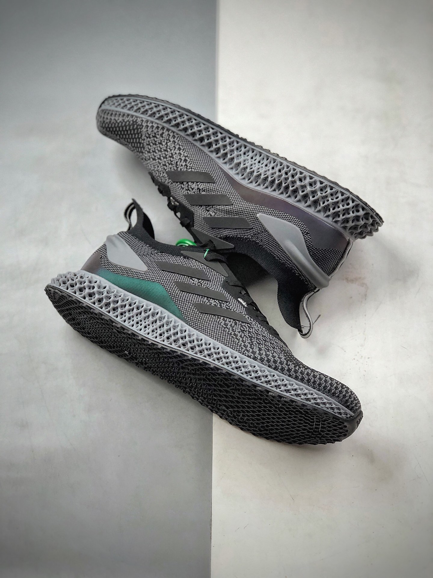 290 Adidas AlphaEDGE 4D 3M反光变色龙 网纱针织呼吸面套脚休闲运动慢跑鞋FW7098