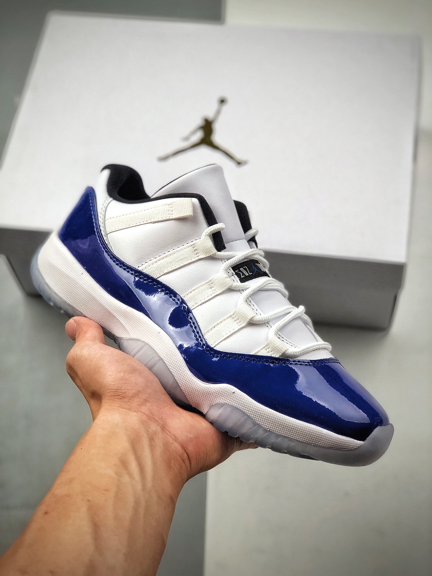 Air Jordan 11 Low “Concord”AJ11白蓝康扣 原装碳纤大底 原纸板开发一眼正鞋型 原材料匠心打造 发国外寄售稳妥充正操作 货号：AH7860-100 尺码：40 40.5 41 42 42.5…