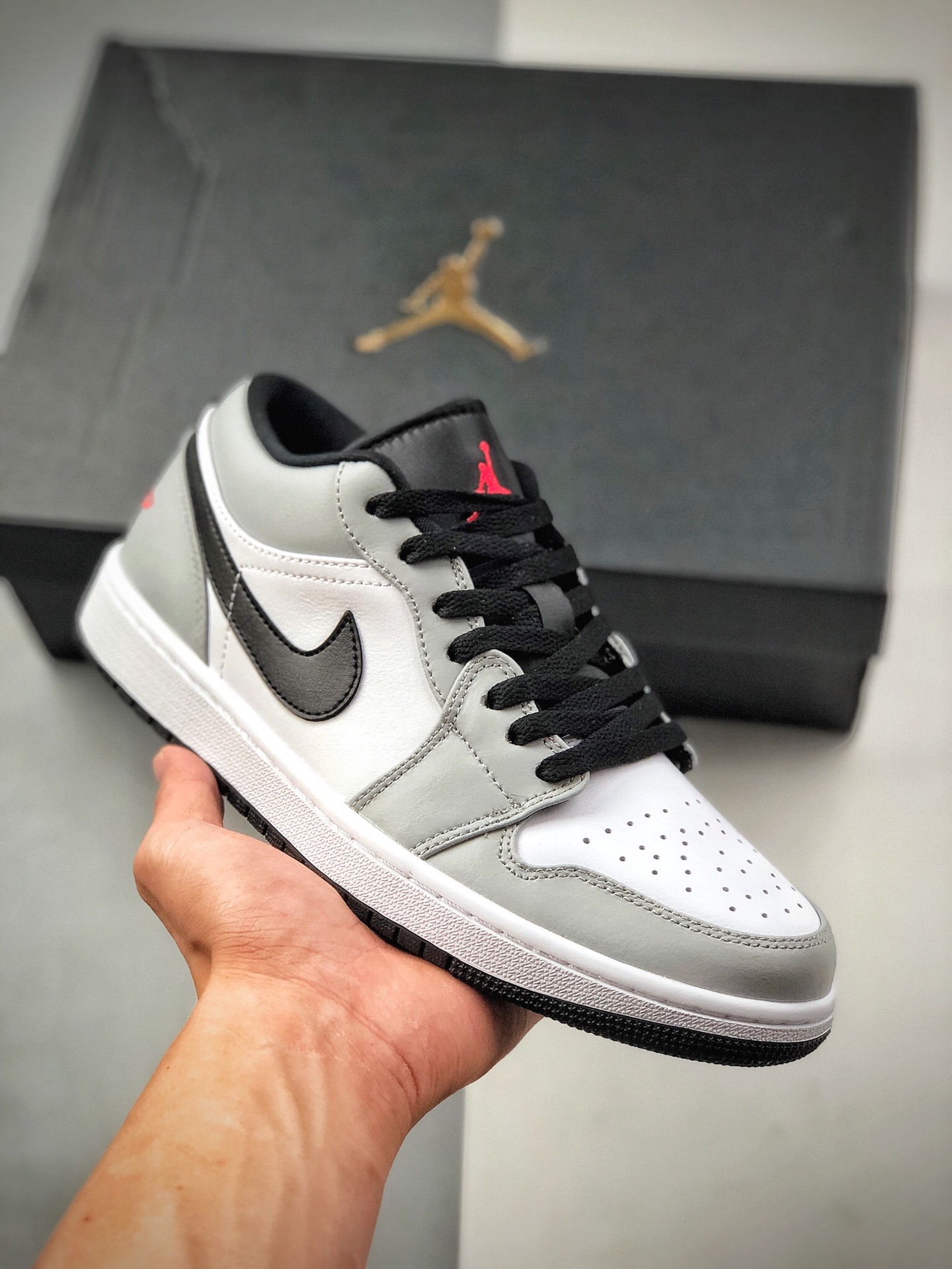 Air Jordan 1 Low AJ1乔1低帮文化篮球鞋 烟灰 货号：553560-030 尺码：36 36.5 37.5 38 38.5 39 40 40.5 41 42 42.5 43 44 44.5 45 46