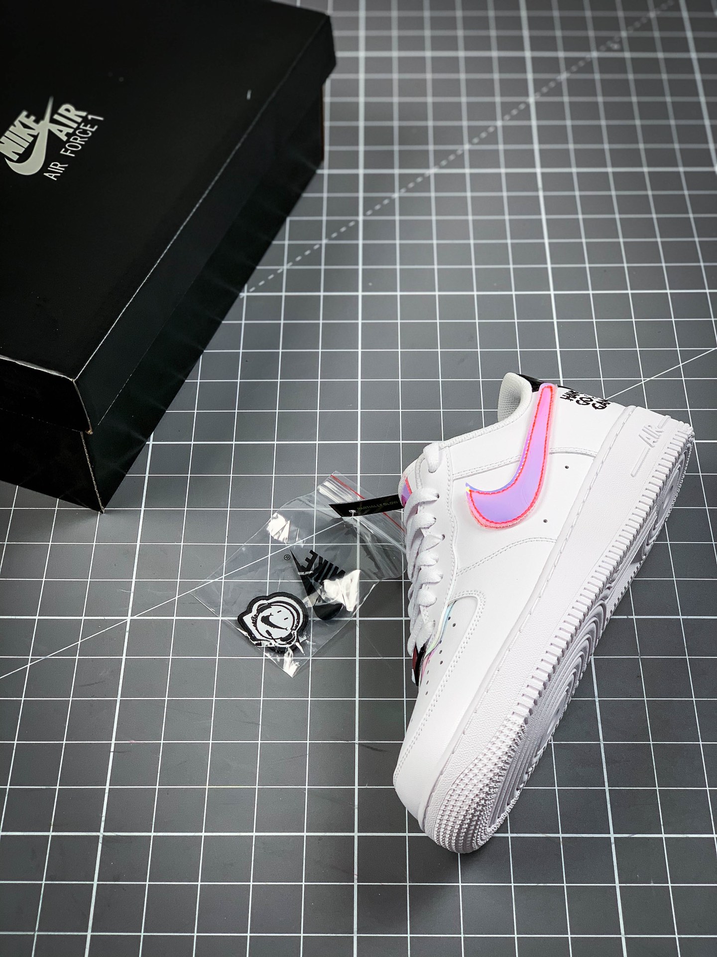 200 Air Force 1 '07 LV8”Good Game” 电玩限定 白炫彩镭射魔术贴空军DC0710-191