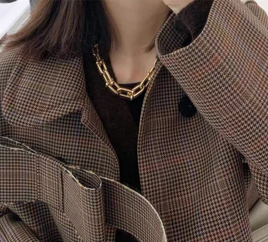 ❤️165包邮/原单代购级别
代购级别 各大网红博主 蒂芙尼Tiffany项链HardWear火爆开启 U型 关节 链环系列 缠绕系列 锁头 项链 手链 两戴⚠️看似简易,实则需要九九八十一道工艺才能将链环由大到小以渐变的形式呈现出充满立体感的前卫设计光看细腻、非比寻常的卡扣和刻字时髦精们都心动 混搭达人都爱不释手不信,翻看ins 各路型男善女都深陷其中!潮人们绝对不能错过,Get起来~