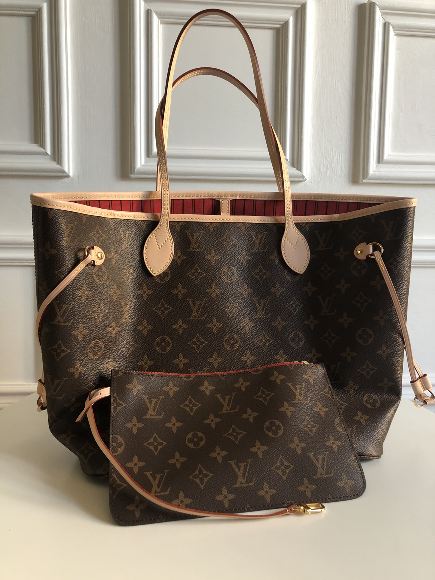 NO:176828,Super (Italian A-grade leather) A must-have artifact shopping bag Neverfull M41177 presbyopia big red core redeem!  Customized presbyterian fabrics with all-steel nail hardware!  The wrap body feels soft and stylish, and the curved heavy needle is perfectly replicated!  The workmanship is so exquisite that even the small bag inside can be considered a single item [rose] size 32*28 Price., LV special version, louis vuitton19860909特级（意大利A级皮料） 逛街旅行必备神器购物袋Neverfull M41177老花大红芯回货！订制老花面料搭配全钢钉五金！包身手感柔软有型,弧度重针完美复刻！做工精致到连内里的小包都可以算一枚单品[玫瑰]尺寸32*28 Price.,LV特级版本,louis vuitton,Bag