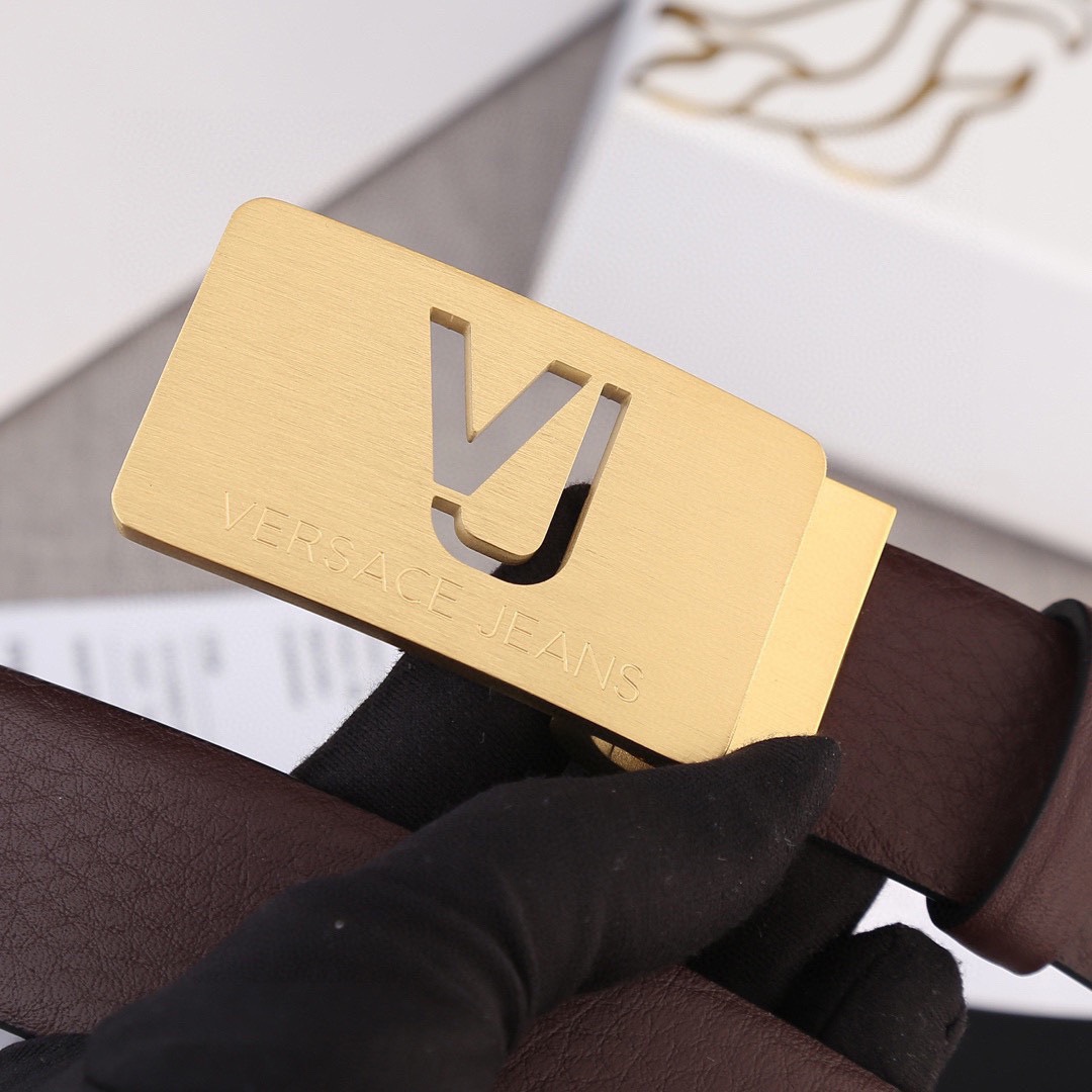 宽度3.5cm VERSACE（范思哲）爆款板扣配摔纹无线带身/双面头层、采用精挑细选进口牛皮，商务既有