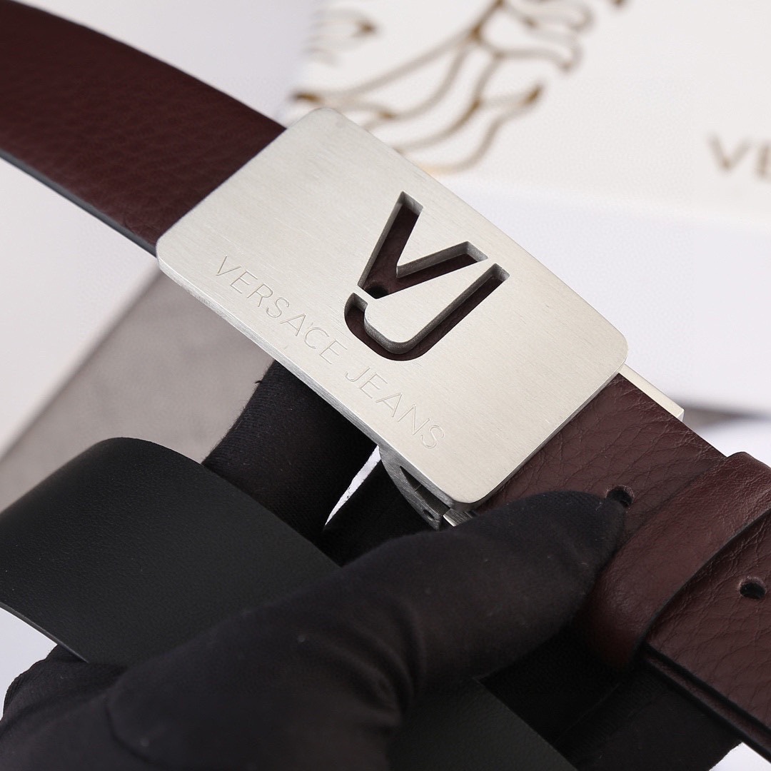 宽度3.5cm VERSACE（范思哲）爆款板扣配摔纹无线带身/双面头层、采用精挑细选进口牛皮，商务既有