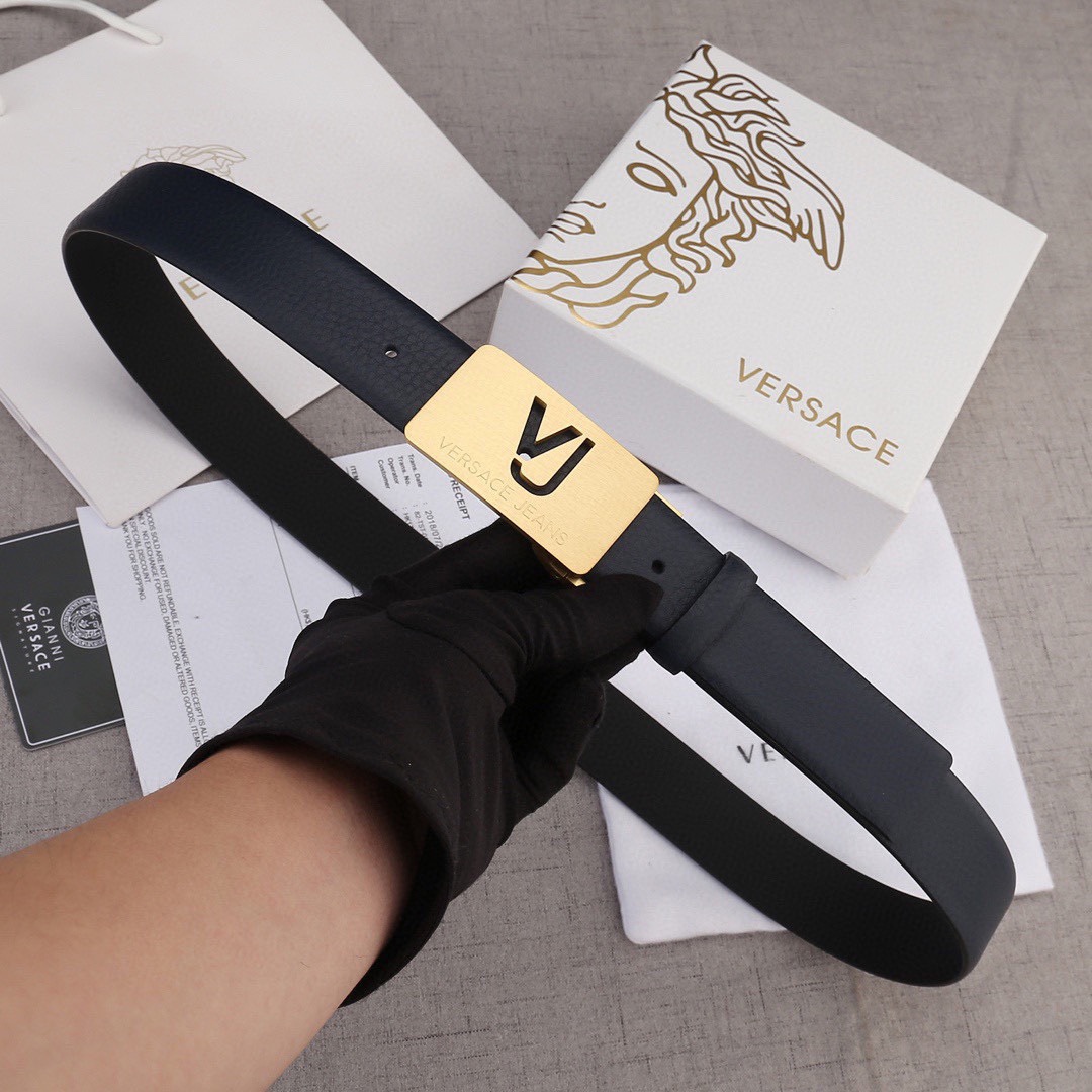 宽度3.5cm VERSACE（范思哲）爆款板扣配摔纹无线带身/双面头层、采用精挑细选进口牛皮，商务既有