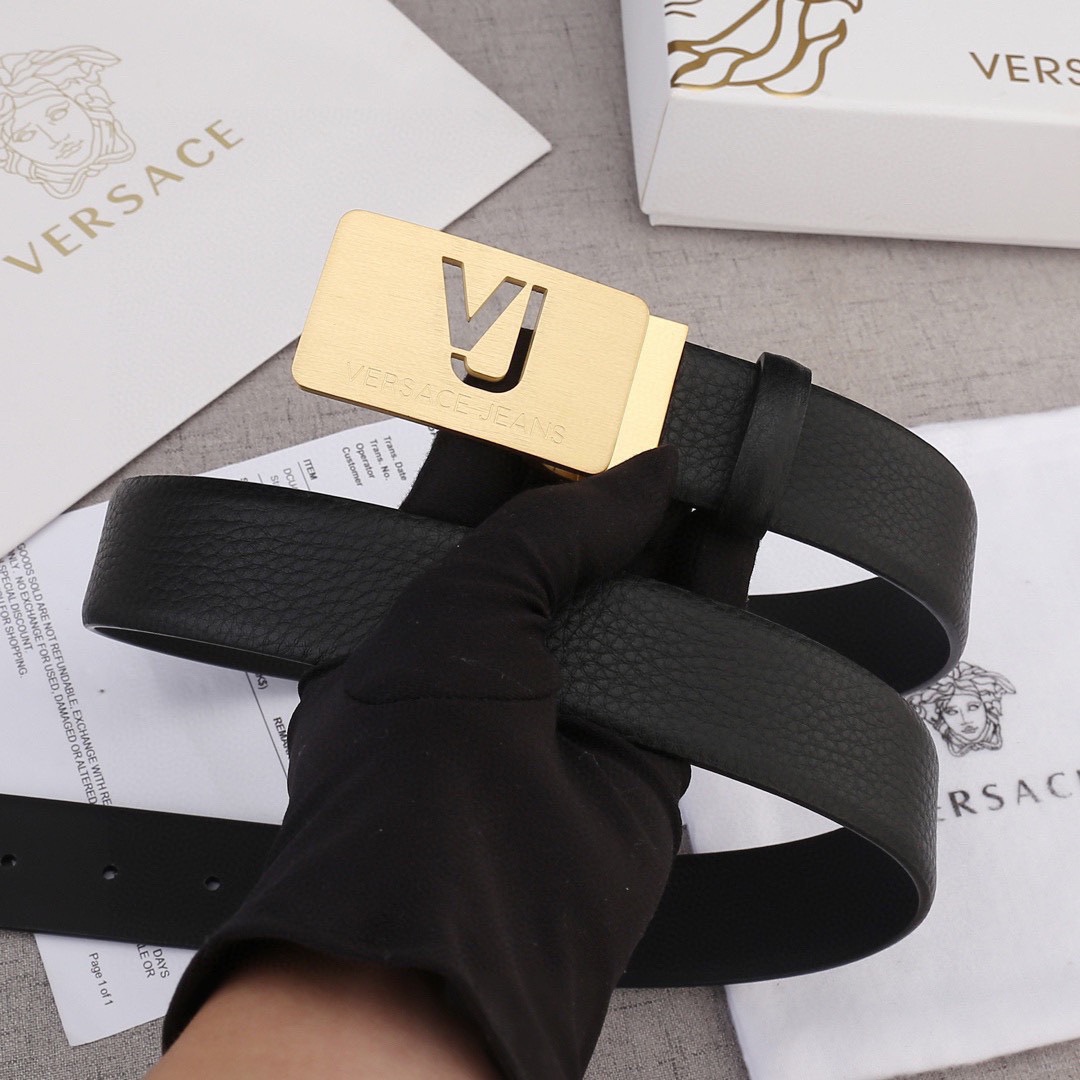 宽度3.5cm VERSACE（范思哲）爆款板扣配摔纹无线带身/双面头层、采用精挑细选进口牛皮，商务既有