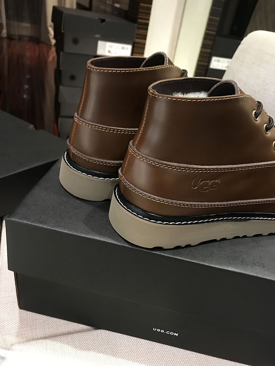 高品质U.G.G Mens Boot原版休闲官网同款F20 轻翼工装男鞋 #真羊皮毛 SKU货号: 鞋面