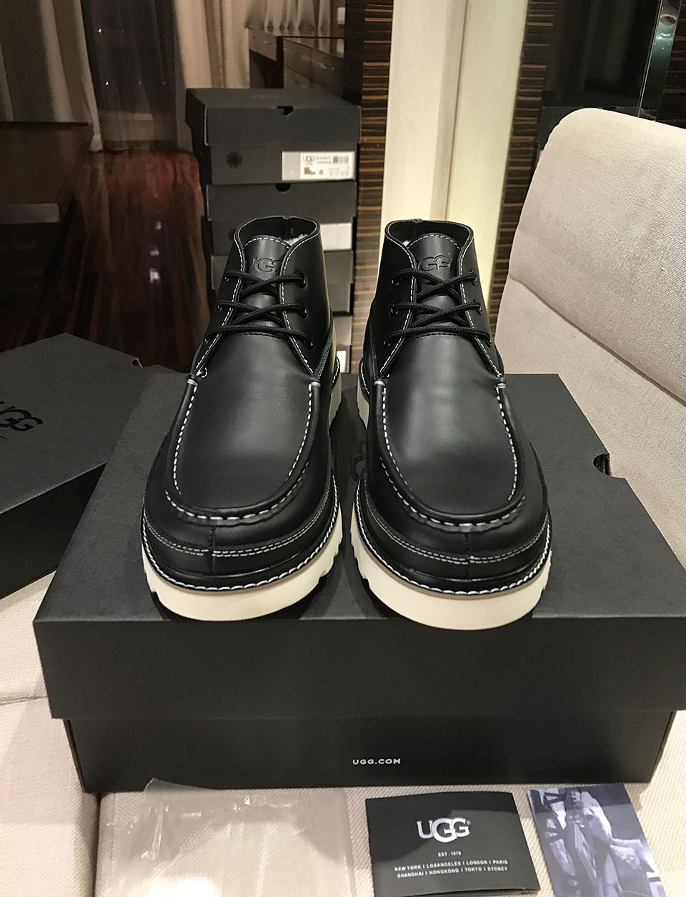 高品质U.G.G Mens Boot原版休闲官网同款F20 轻翼工装男鞋 #真羊皮毛 SKU货号: 鞋面