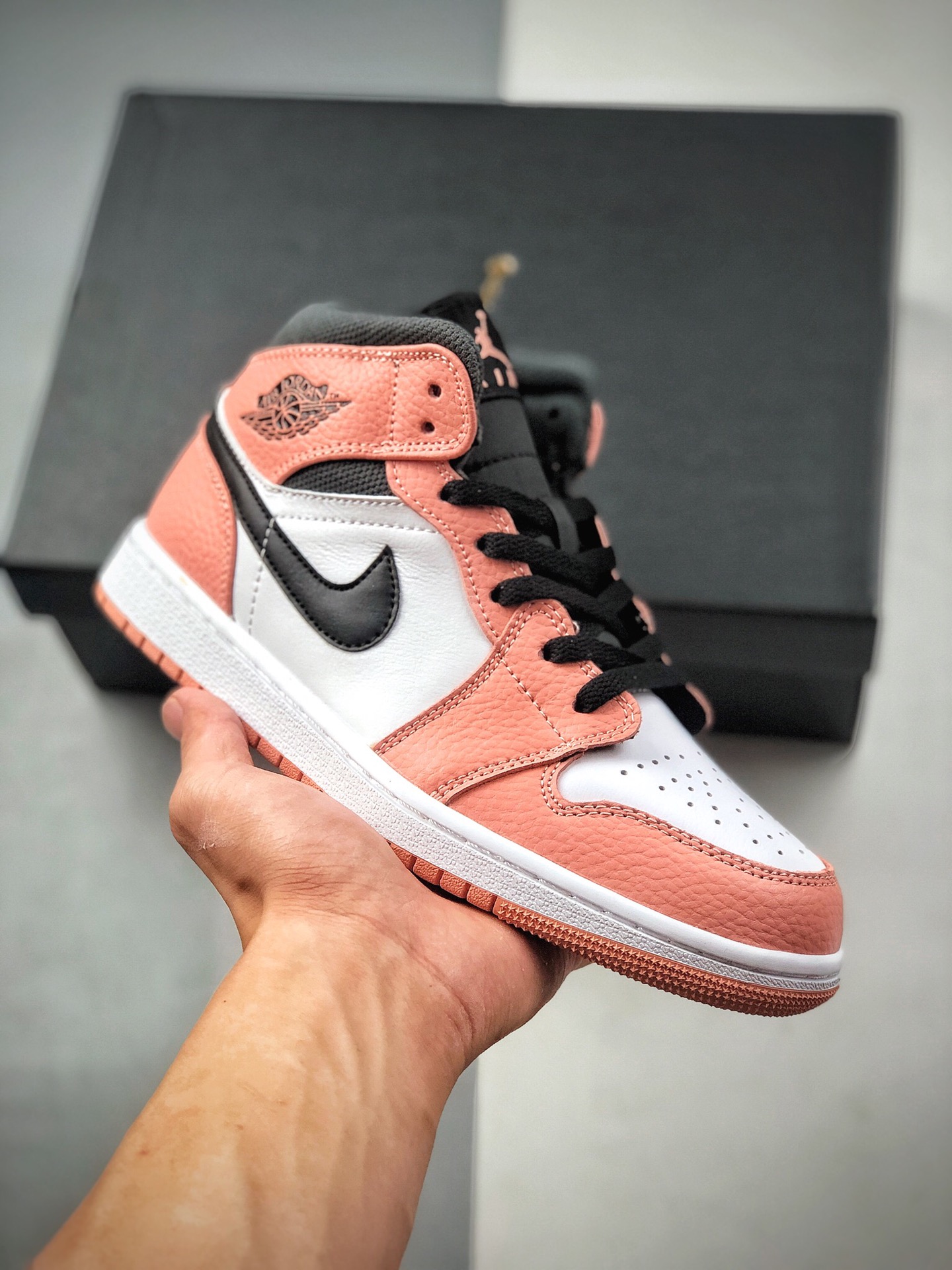 Air Jordan 1 MIDAJ1乔1文化篮球鞋 货号：555112-603 尺码：36 36.5 37.5 38 38.5 39 40 40.5 41 42 42.5 43 44 44.5 45 46