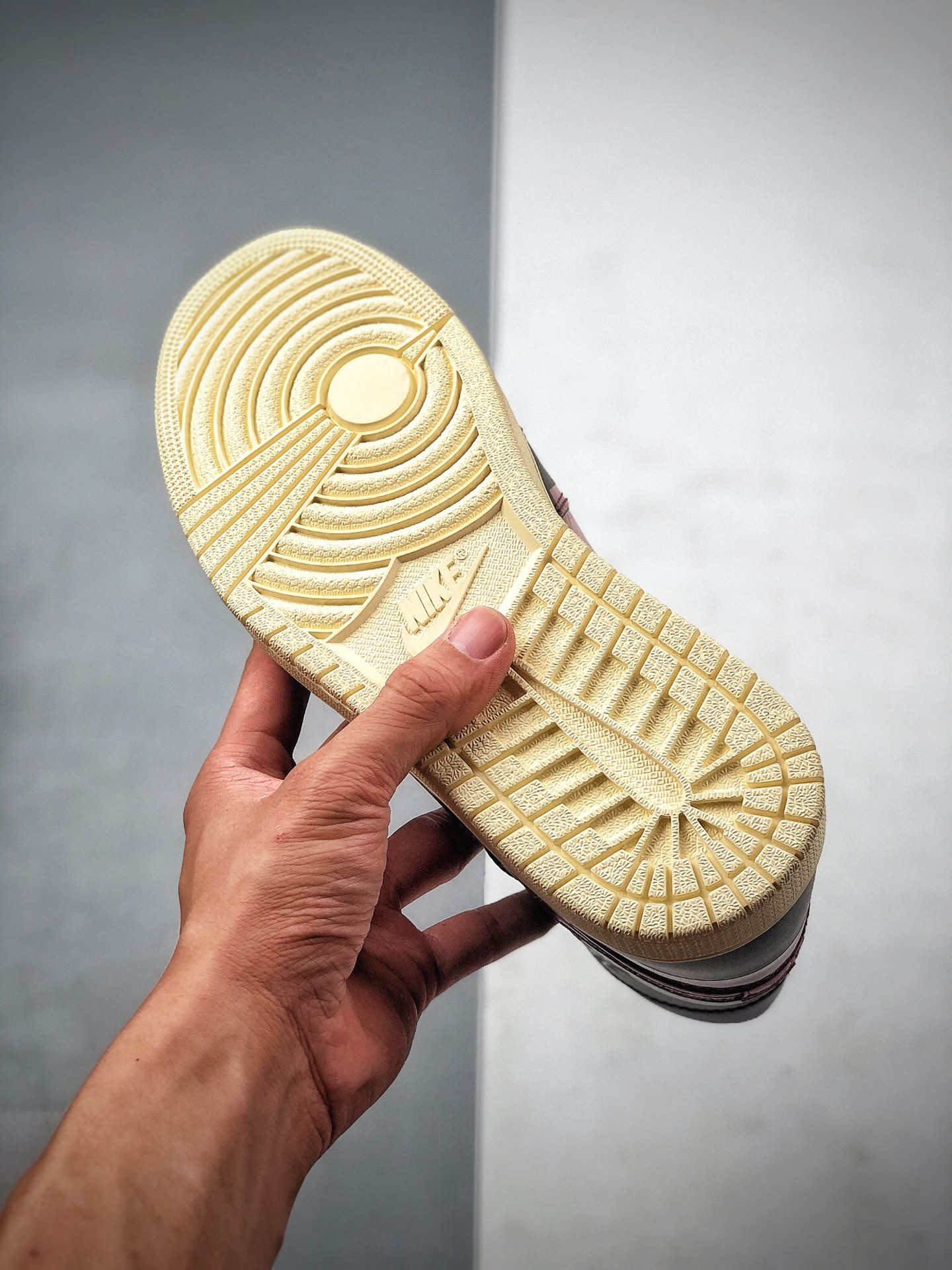 330 Air Jordan 1 High OG Couture Defiant AJ1 禁穿主题 BQ6682-006
