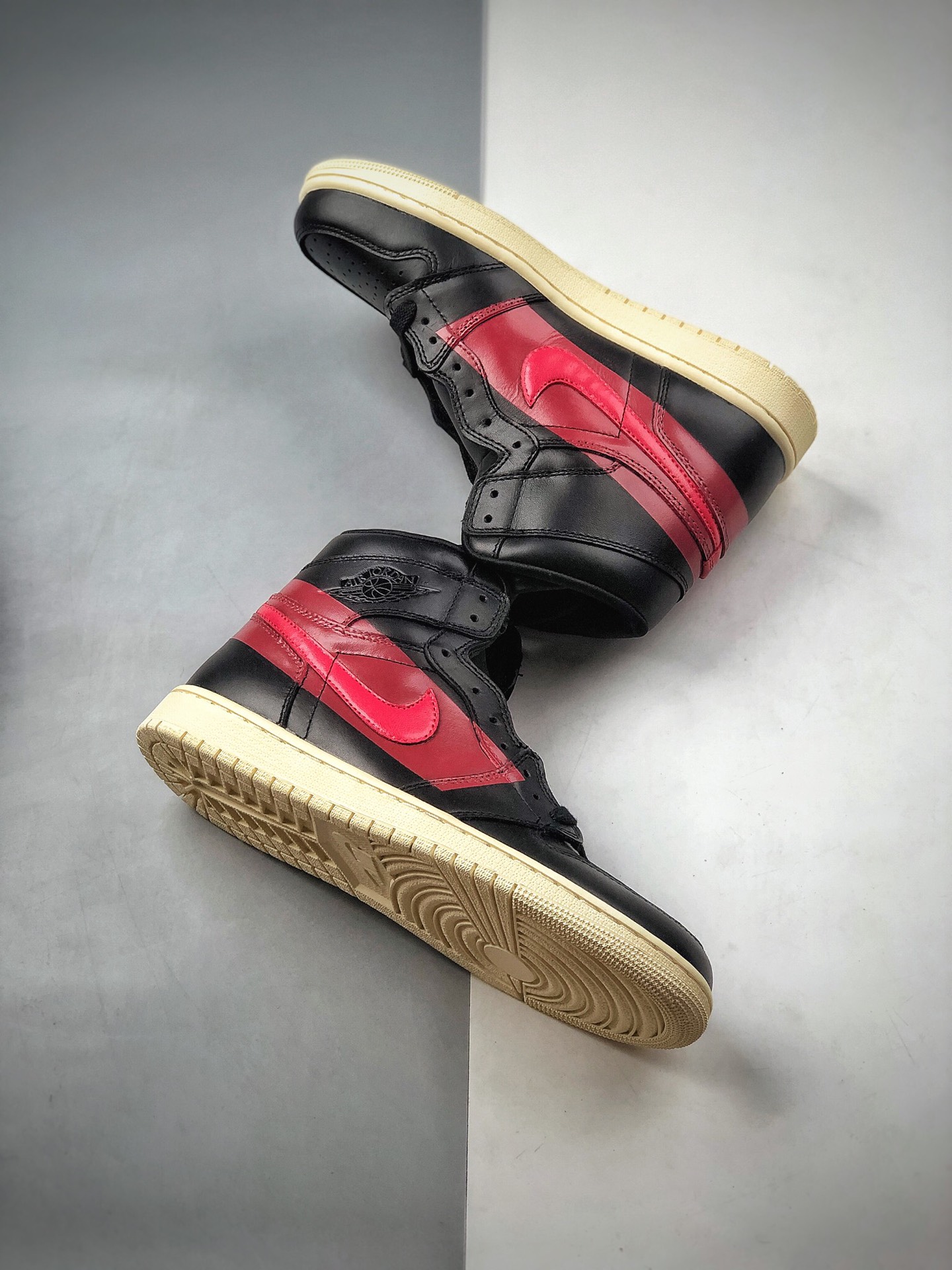 330 Air Jordan 1 High OG Couture Defiant AJ1 禁穿主题 BQ6682-006