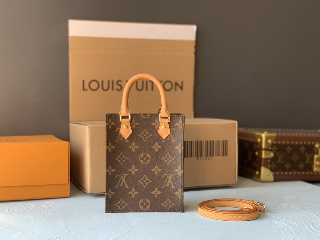 NO:176691,ETIT SAC LAT Model M69442 14.017.00.5 Material Super Steel   Italian 5A Fabric (the body steel parts are forged forging, with multiple high-strength stamping, engraved and fine. The gold-plated surface is not easy to fade and get worn. The non-alloy parts are rough, with low density and easy to lose) The same style for men and women, neutral soft box bag!  A must-have for trendy people, with a generous and casual upper body, no choice but to choose scenes, and large capacity!  The stainless steel hardware electroplated retro gold color, the whole bag has the same softness and hardness as the genuine product, and it does not collapse!  ,,gold plating19860909ETIT SAC LAT 型号M69442 14.017.00.5 材质超级钢＋意大利5A面料 (包身钢件为锻造工艺,多次高强度冲压成型,刻字且精细.镀金面不易掉色磨花 .非合金件粗糙,密度低易损易花) 男女同款,中性软盒子包！潮人必备,上身大气休闲,不挑场面,容量大！精钢五金电镀复古金色,整个包软硬度跟正品一样恰到好处,方正不塌陷！,,gold plating,Bag