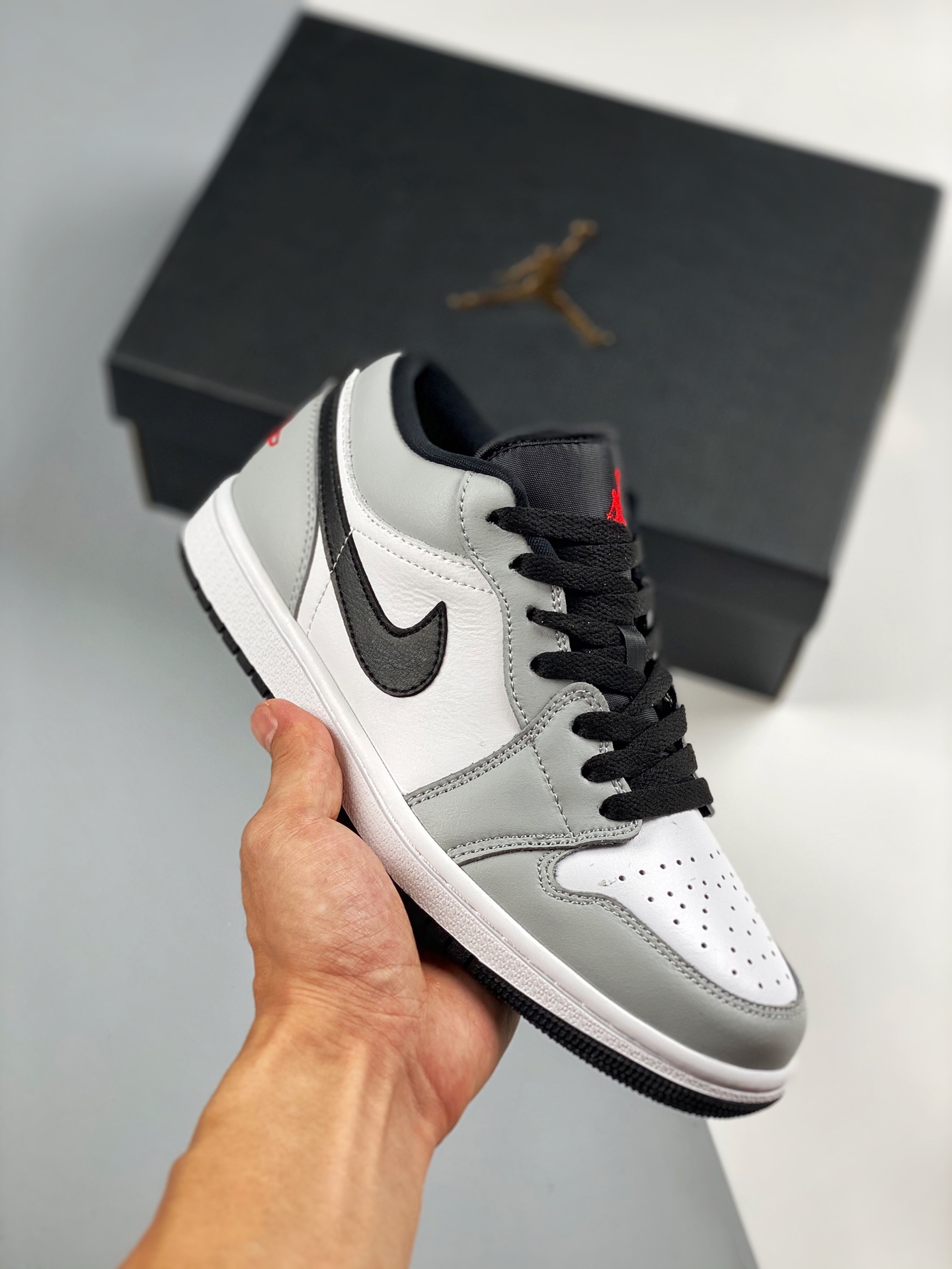 Air Jordan 1 low 烟灰 小Dior 官方同步新色 原装级产物 #拒绝公底 立体鞋型 细节完美 高清洁度 购置公司同步原材料 原汁原味 忠于原版 码数：36 36.5 37.5 38 38.5 39 40 40.5 41 4…