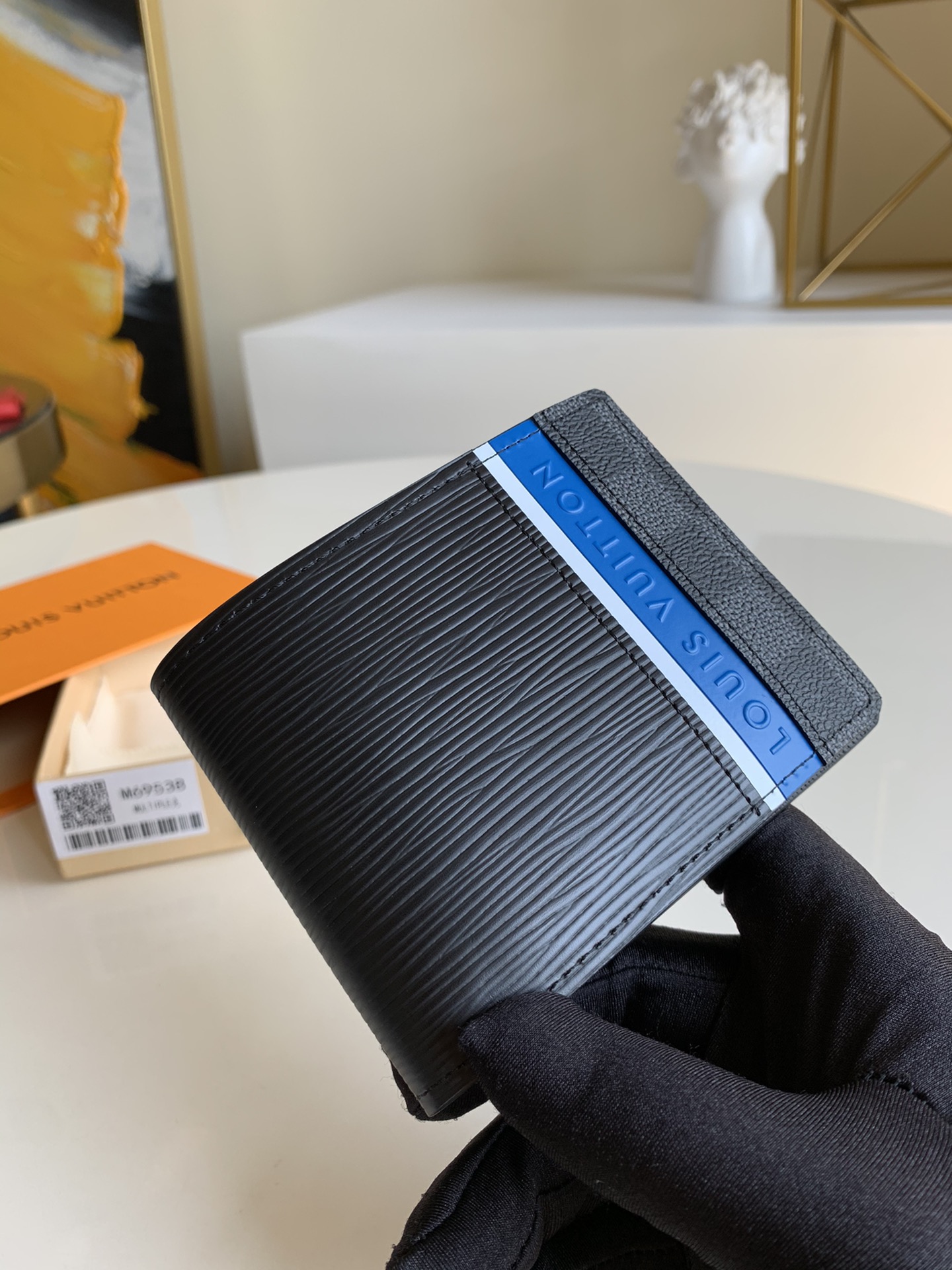 NO:396210,[Exclusive real photo M] Multiple wallet cleverly splices classic Damier Graphite canvas and Epi leather, and then highlights with bright stripes, which can accommodate banknotes, credit cards and business cards. Size 11.5×9×1.5cm U., LV [original leather], louis vuitton19860909【独家实拍M】Multiple 钱夹巧妙拼接经典 Damier Graphite 帆布和 Epi 皮革,再以明亮条纹点睛,可容纳纸钞、信用卡和名片.尺寸11.5×9×1.5cm U.,LV【原厂皮】,louis vuitton,Bag