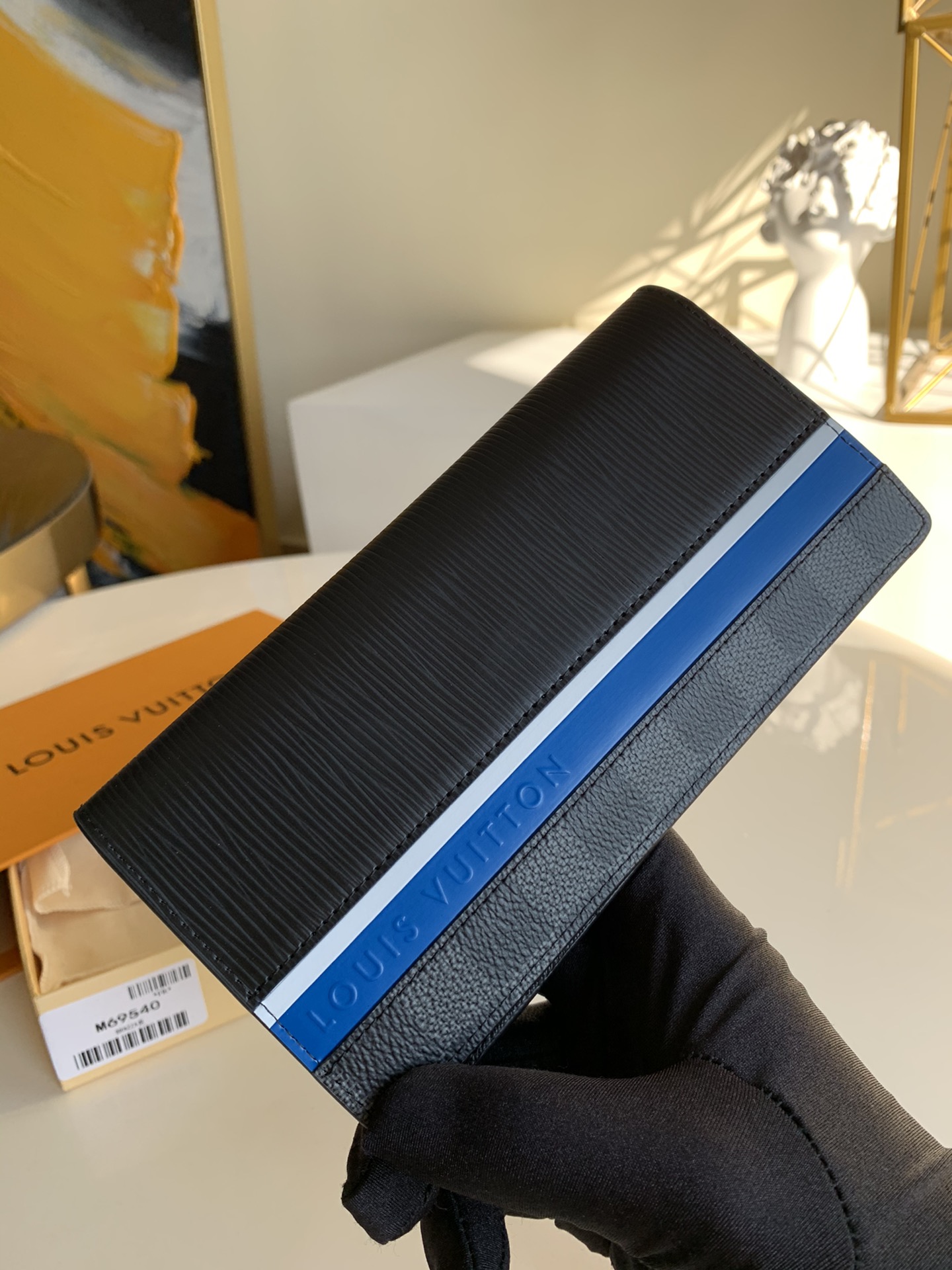 NO:396216,[Exclusive real shot of M69540g] BRAZZA wallet!  Brazza wallet is made of slim design with Damier Graphite canvas and Epi leather, embellishing eye-catching stripes. Enriched space is equipped with banknotes and document compartments, card slots and large zippered coin bags. Detailed features. 10.0 x 19.0 x 2.0 cm, (Length x Height x Width), Epi leather and Damier Graphite coated canvas, cowhide, cowhide, metal parts, card mezzanine, business card mezzanine, organ compartment, can hold banknotes, inner patch pockets, zipper change compartment L.,LV [original leather], louis vuitton,cowhide19860909【独家实拍M69540克】BRAZZA 钱夹！Brazza 钱夹以 Damier Graphite 帆布和 Epi 皮革构筑纤薄设计,点缀醒目条纹.充裕空间内设纸钞和文件隔层、卡位和大号拉链零钱袋.详细特征.10.0 x 19.0 x 2.0 厘米 、(长 x 高 x 宽) 、Epi 皮革和 Damier Graphite 涂层帆布、牛皮饰边、牛皮内衬、金属件、卡片夹层、名片夹层、风琴隔层,可放钞票、内贴袋、拉链零钱隔层 L.,LV【原厂皮】,louis vuitton,cowhide,Bag