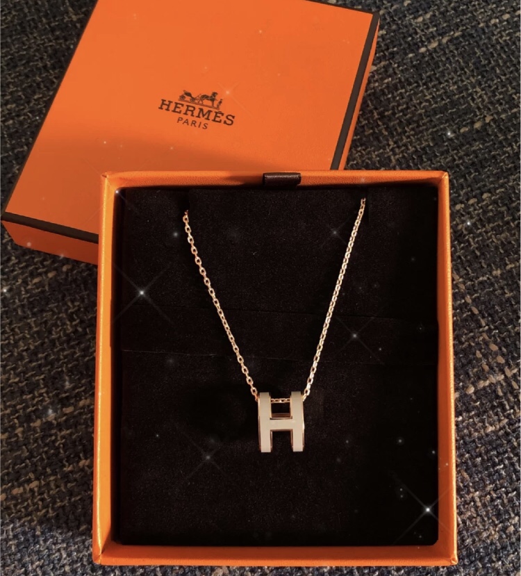 👑爱马仕奶茶色H项链
温柔的奶茶色系，特别适合秋冬
专柜一比一代购版