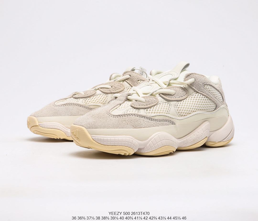 💰260
💯男女鞋真标半码制#阿迪达斯Adidas YEEZY Desert Rat 椰子500 原纸板原档案原楦头开模打造，鞋面采用皮革、磨砂小牛皮、麂皮和网眼三种材质打造，以复古气息 十足的 adiPrene 中底取代早前的人气BOOST 缓震设计 FV3573
尺码:36 36.5 37 38 38.5 39 40 40.5 41 42 42.5 43 44  45 46
编码:2613T470