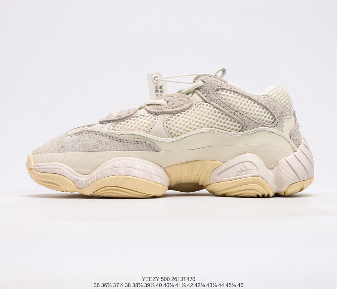 💰260
💯男女鞋真标半码制#阿迪达斯Adidas YEEZY Desert Rat 椰子500 原纸板原档案原楦头开模打造，鞋面采用皮革、磨砂小牛皮、麂皮和网眼三种材质打造，以复古气息 十足的 adiPrene 中底取代早前的人气BOOST 缓震设计 FV3573
尺码:36 36.5 37 38 38.5 39 40 40.5 41 42 42.5 43 44  45 46
编码:2613T470